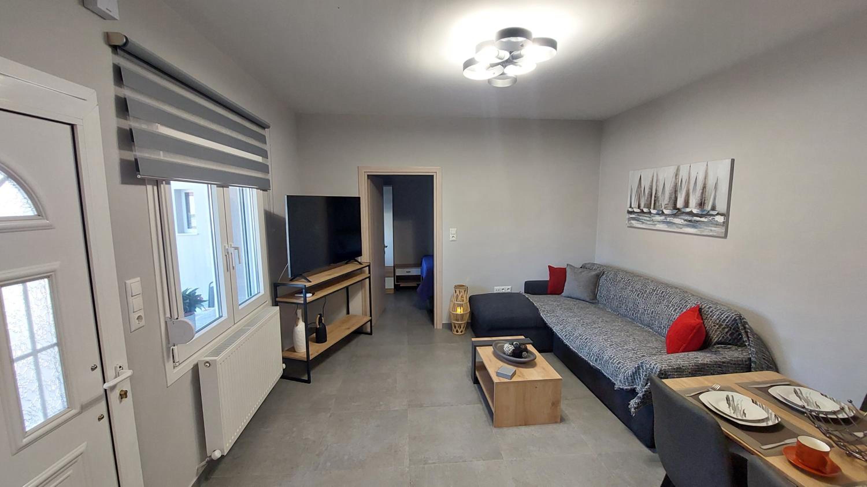 One-Bedroom Apartment photo 1