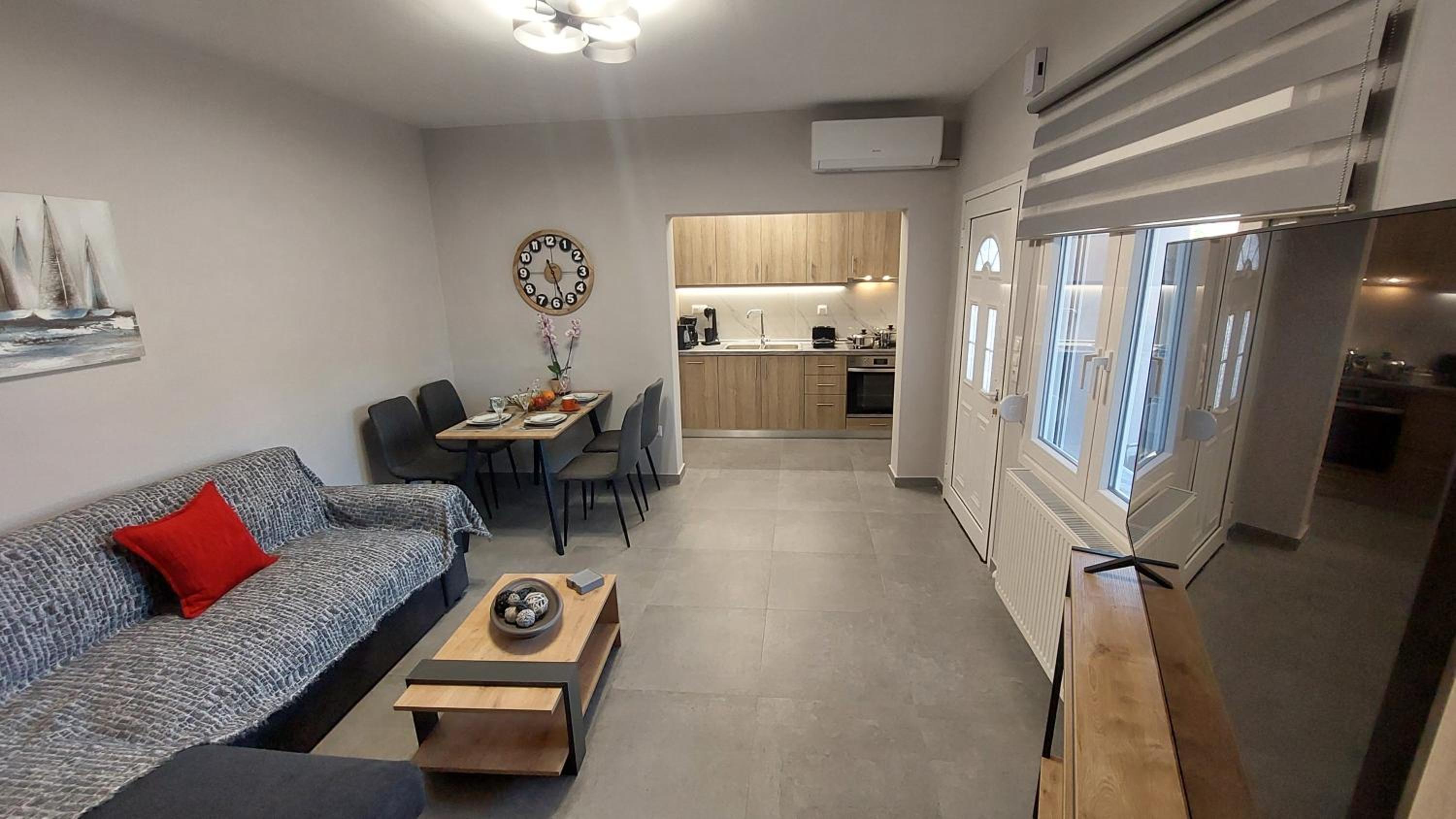 One-Bedroom Apartment photo 3
