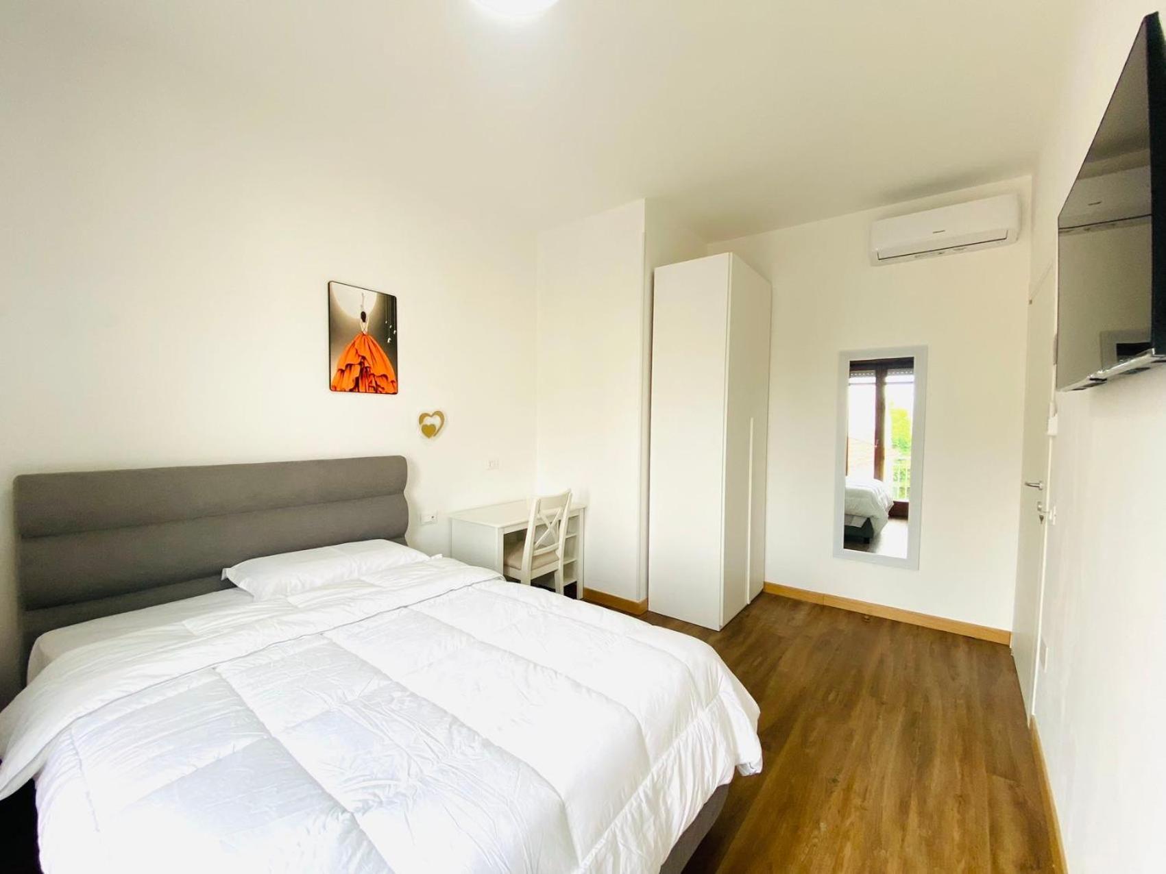 Single Room with Private External Bathroom photo 1