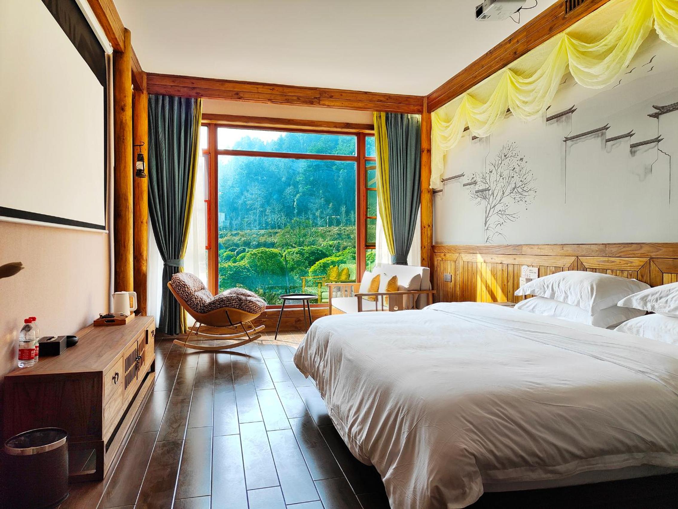 King Room with Mountain View photo 2