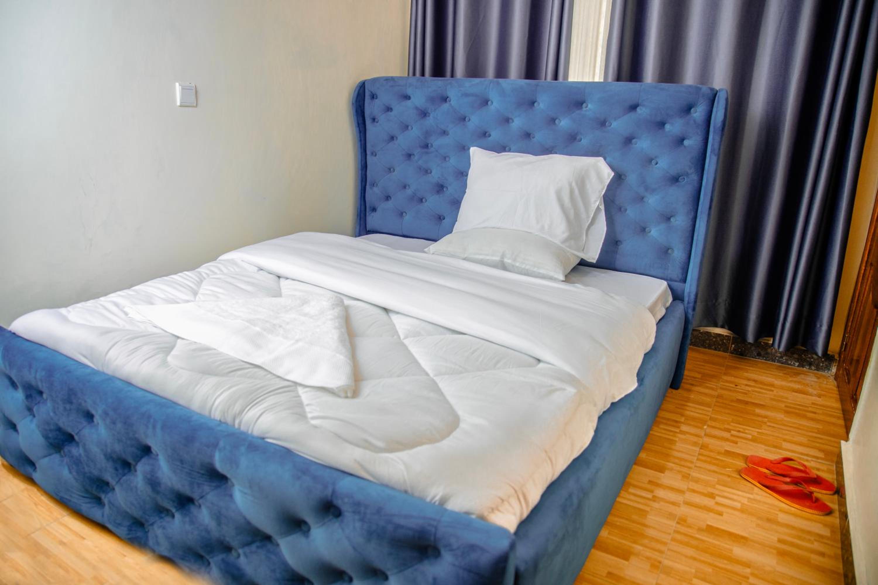 Single Room With Private Bathroom