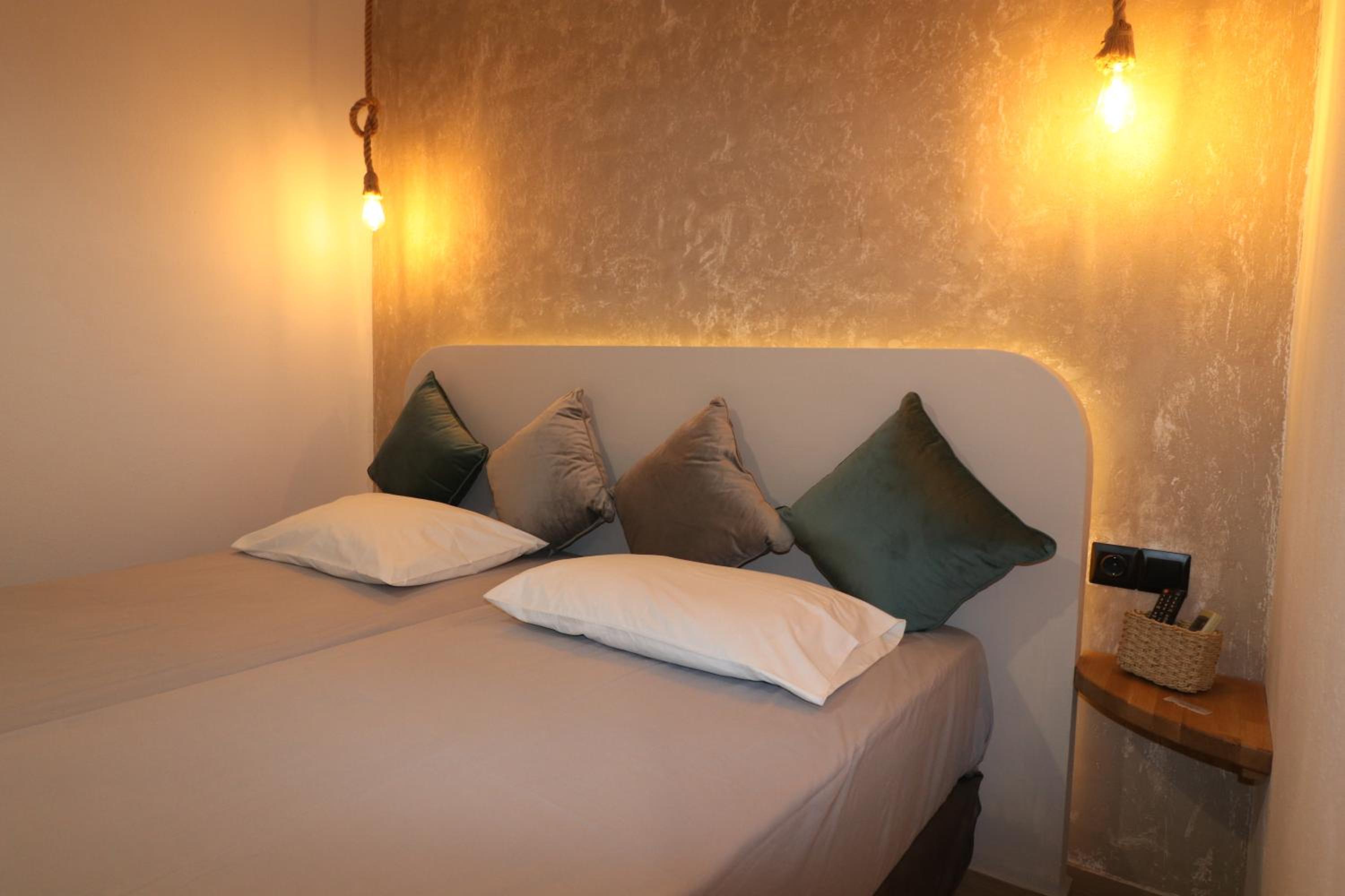 Double Room with Balcony and Sea View - Photo 10