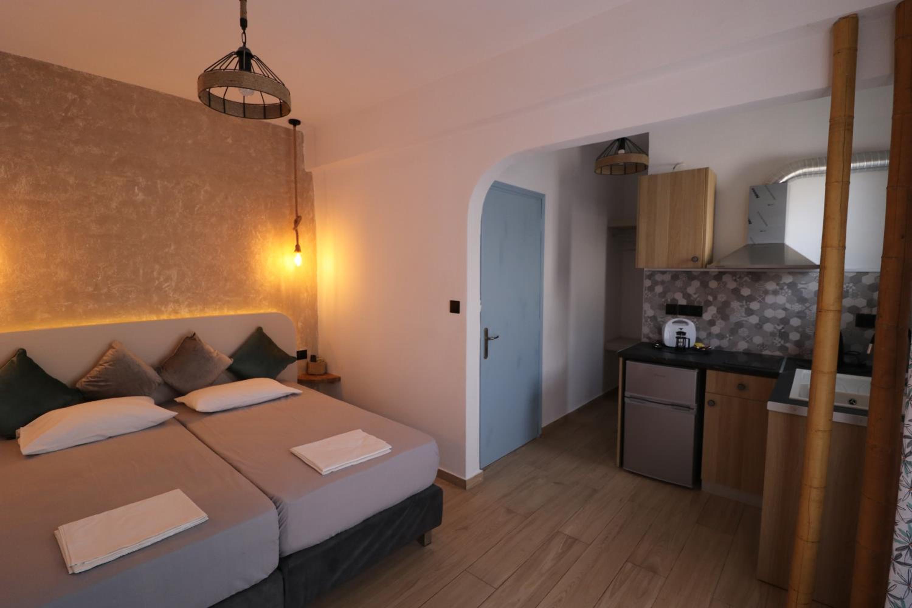 Double Room with Balcony and Sea View - Photo 1
