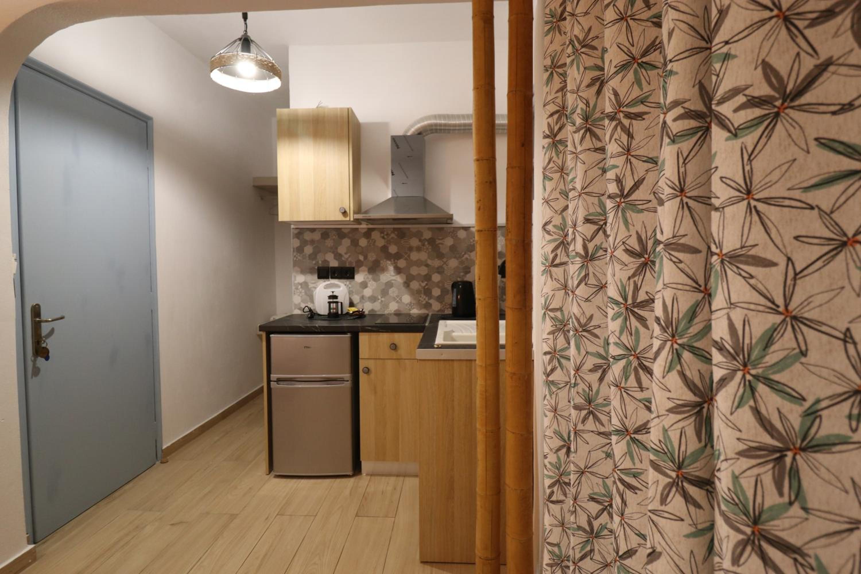 Double Room with Balcony and Sea View - Photo 9