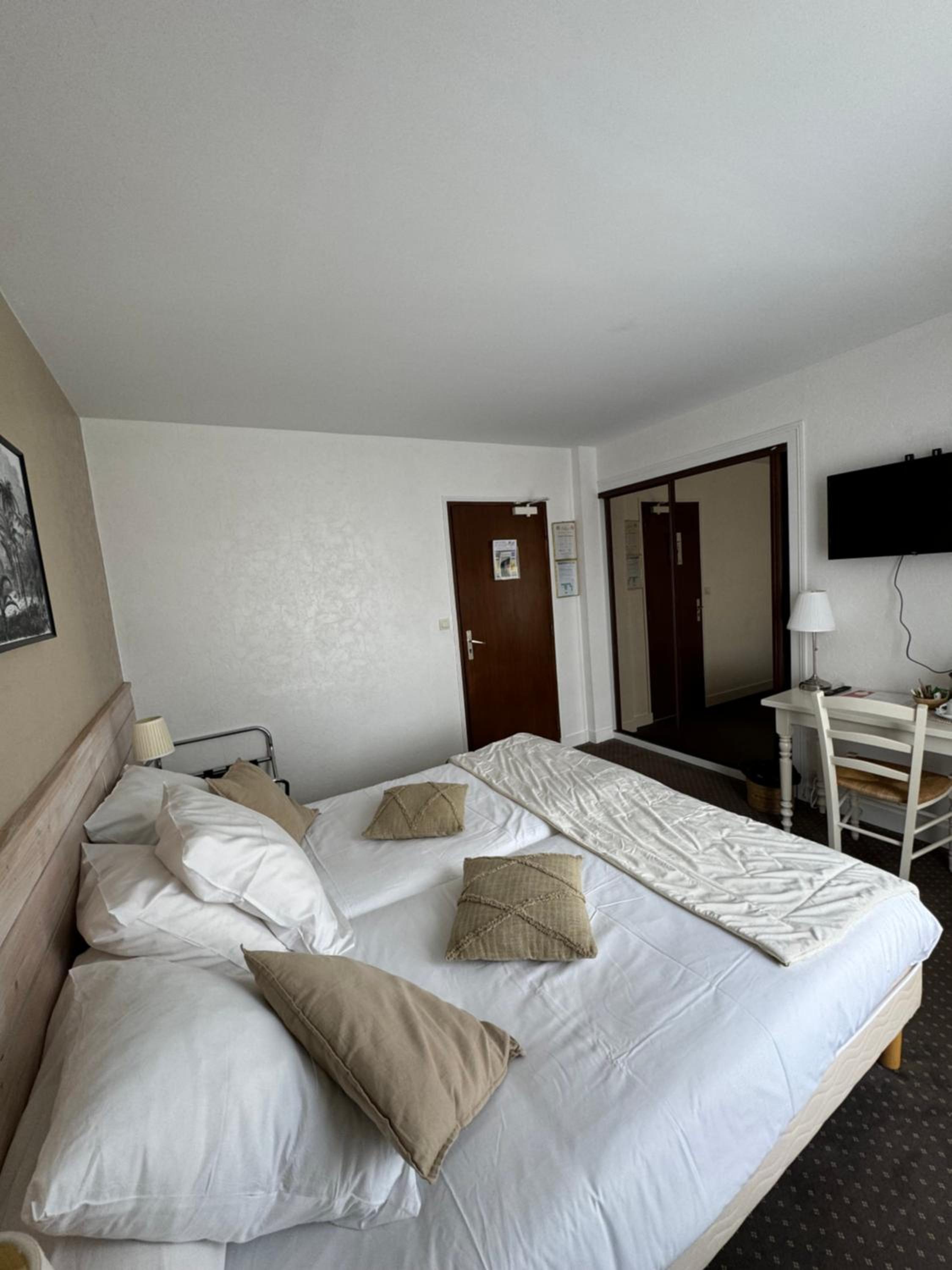 Standard Twin Room photo 2