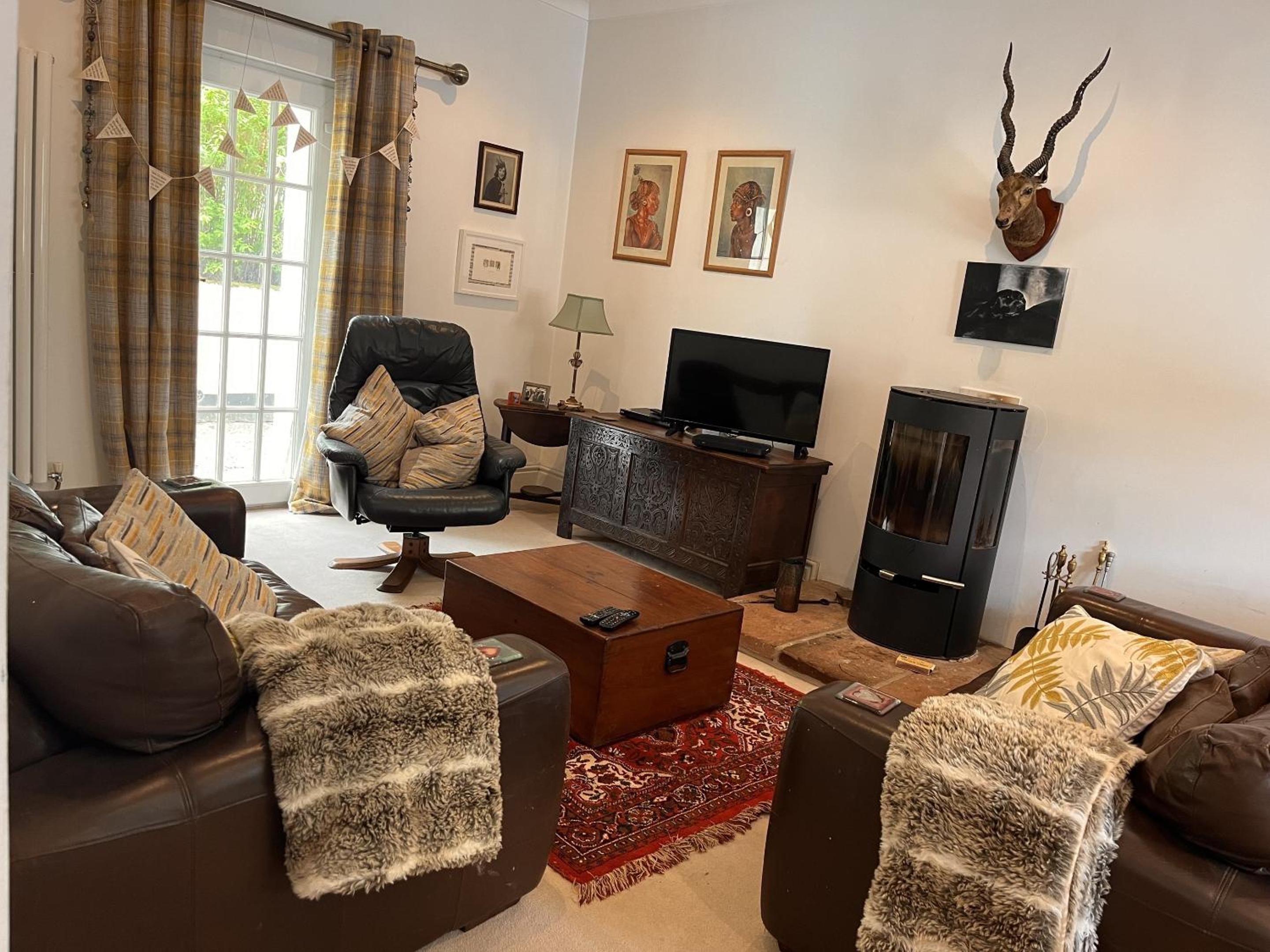 Three-Bedroom House photo 3