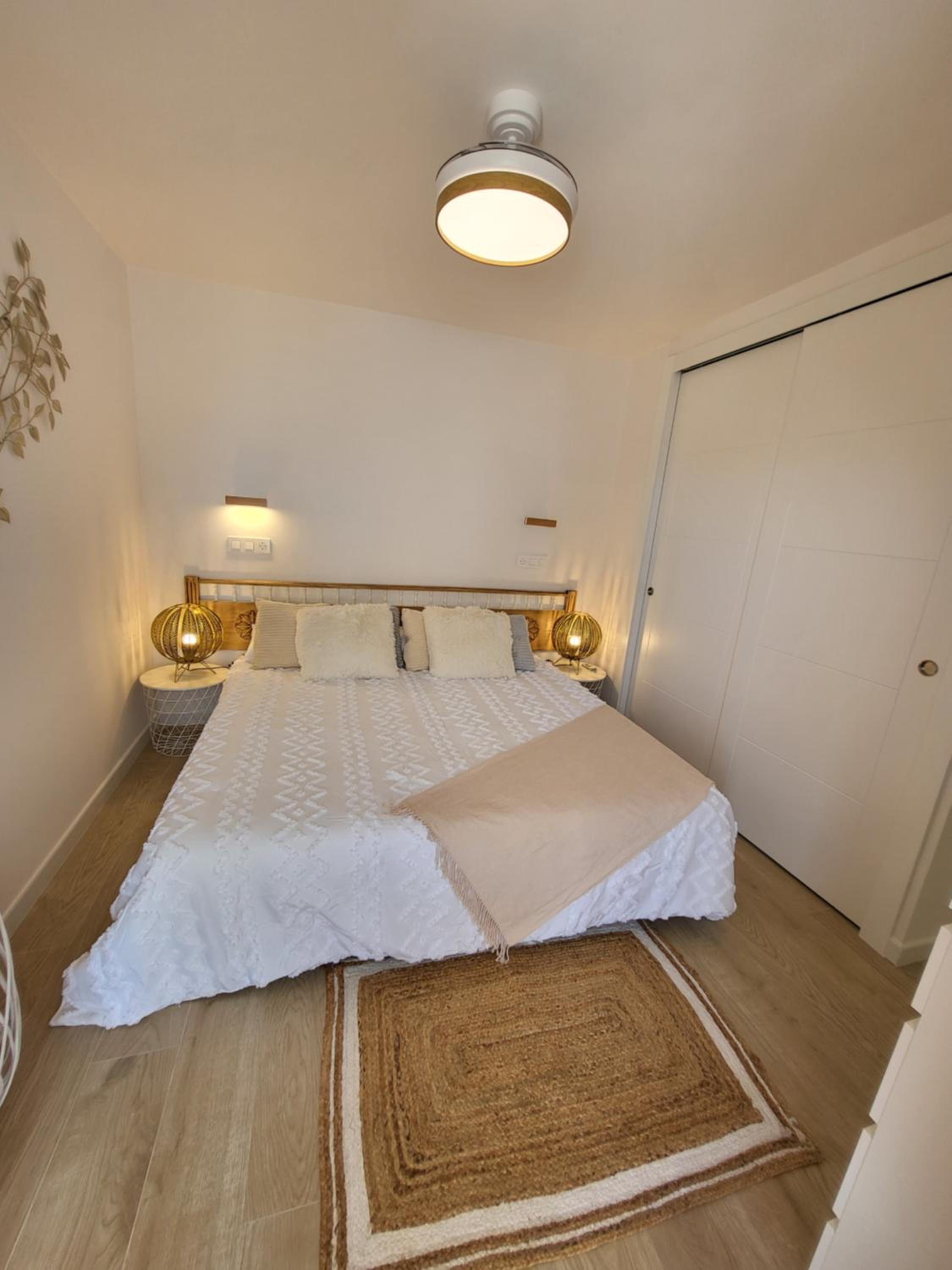 Apartamento de dos habitaciones con terraza y vista al mar