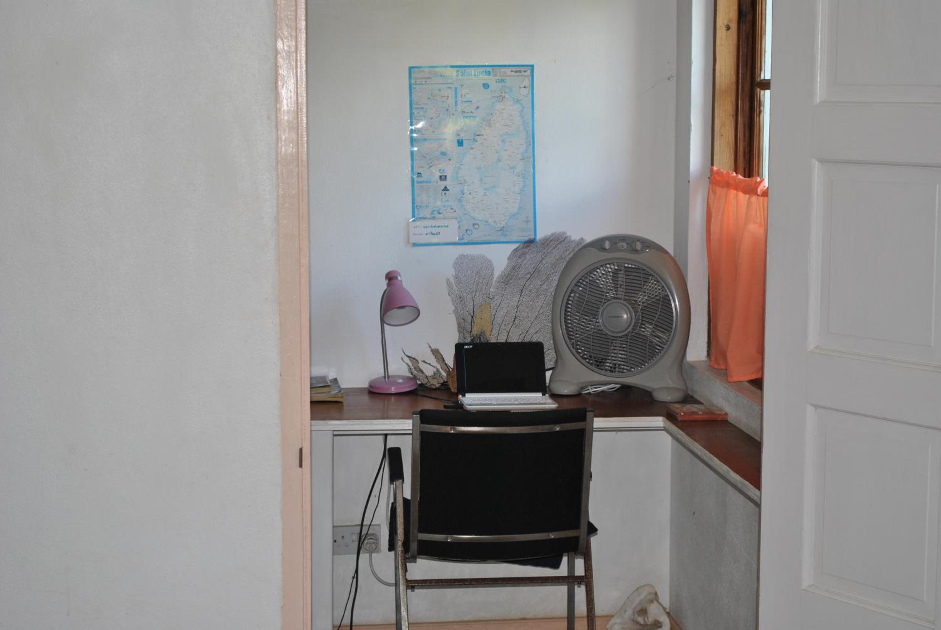 Apartment With Shared Bathroom photo 2