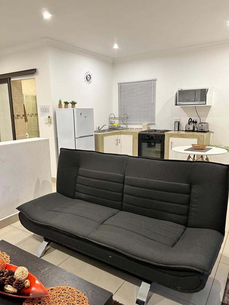 One-Bedroom Apartment - Photo 8