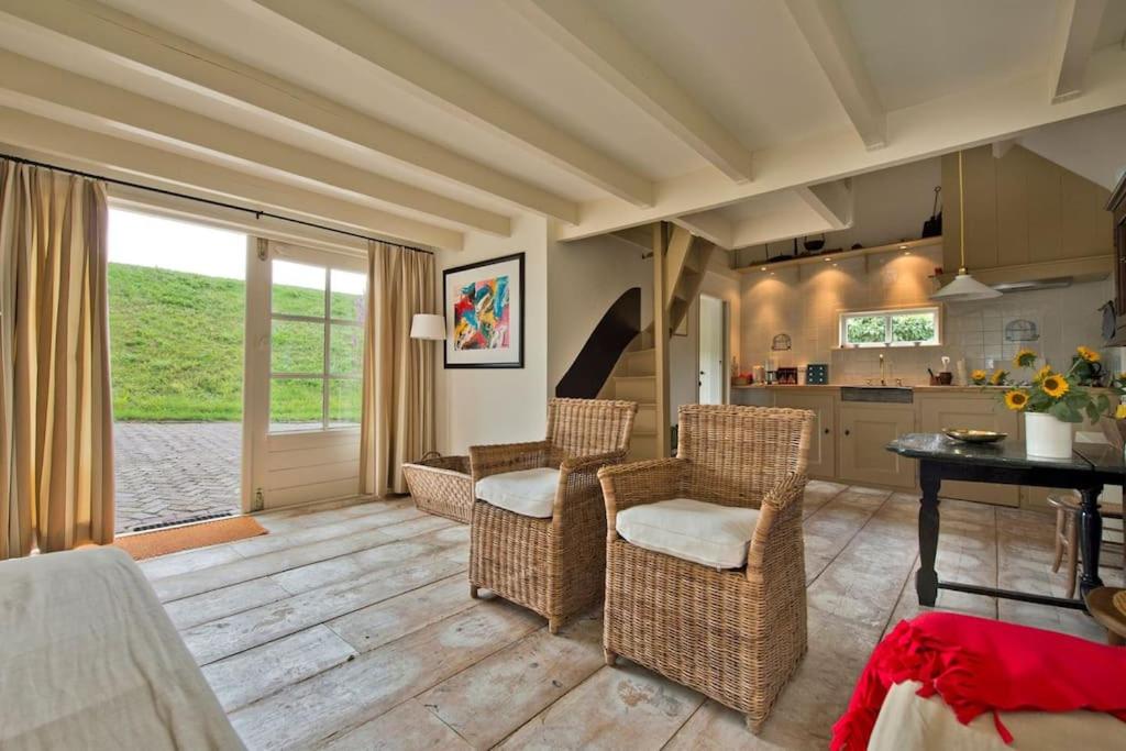 One-Bedroom House photo 1
