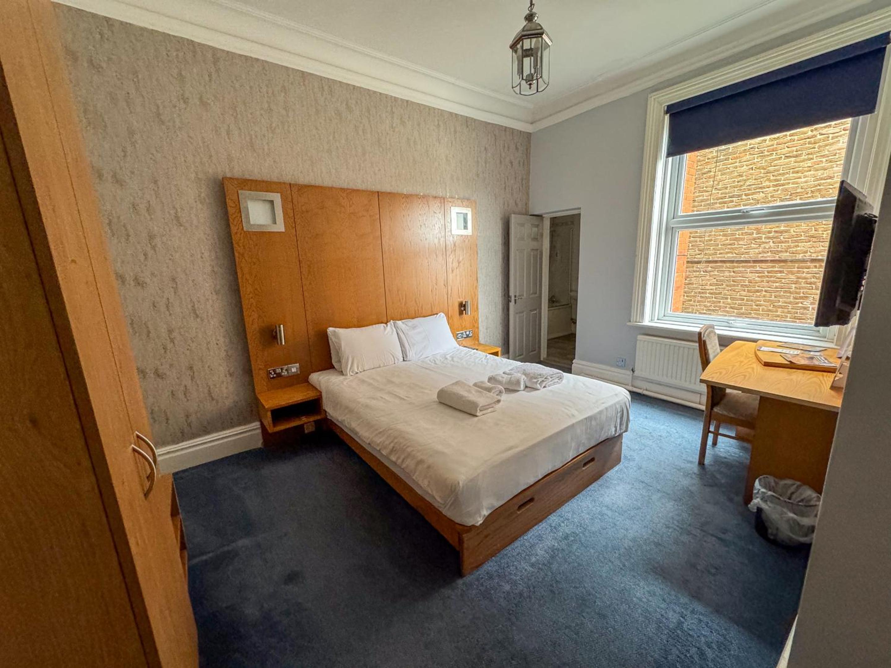Double Room with Private Bathroom photo 1