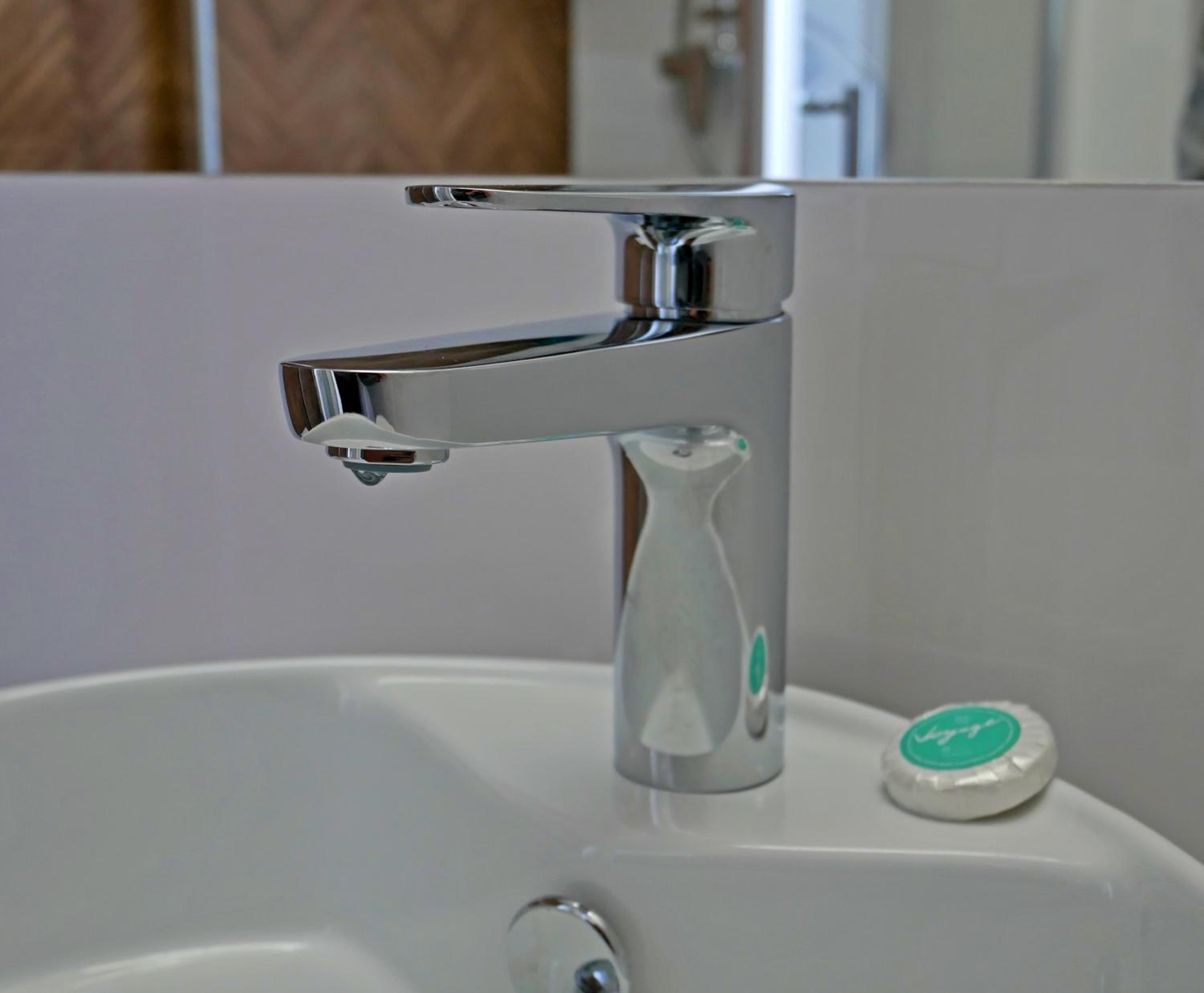 Standard Twin Room - Photo 6