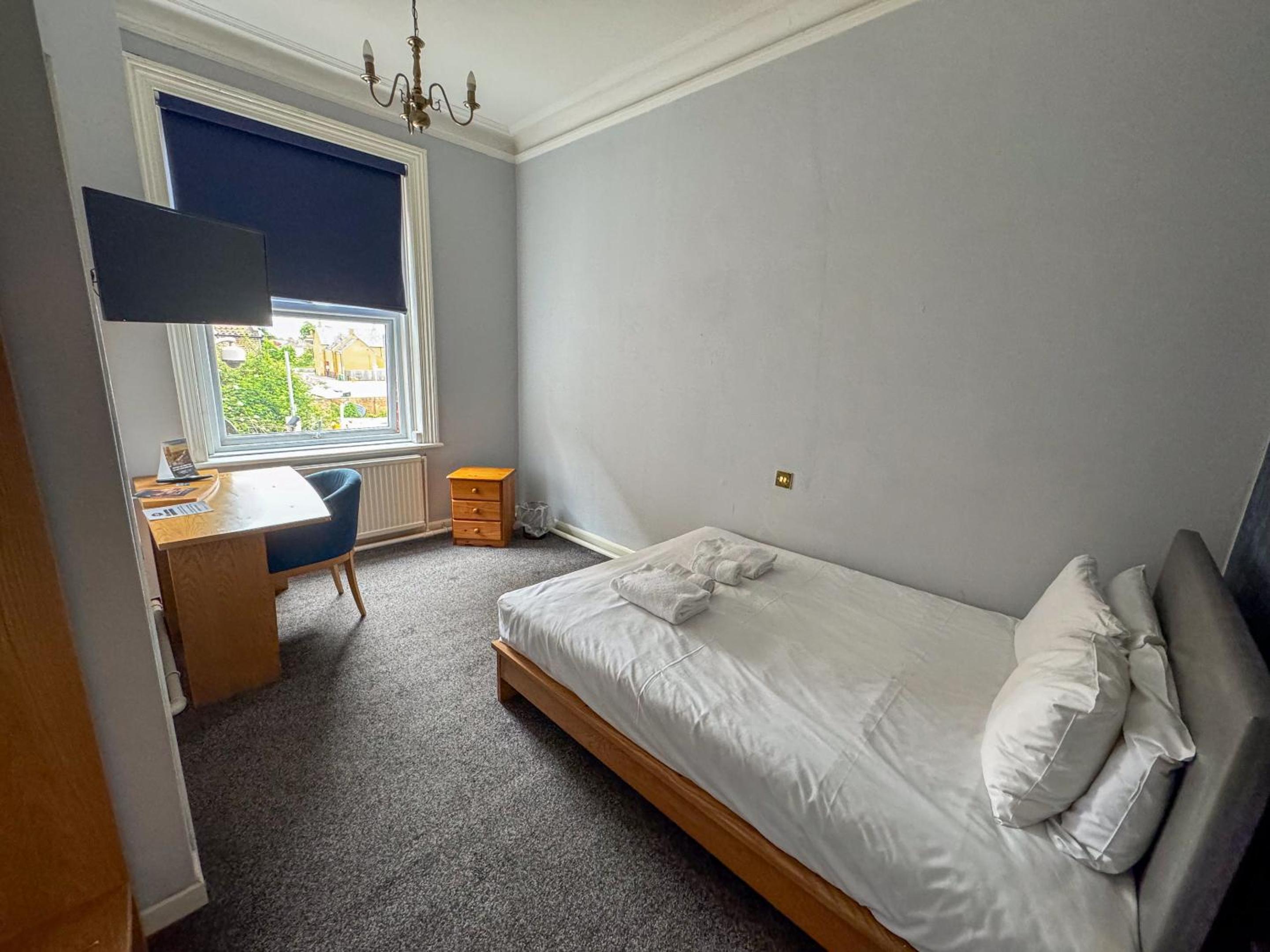 Double Room with Private Bathroom photo 3