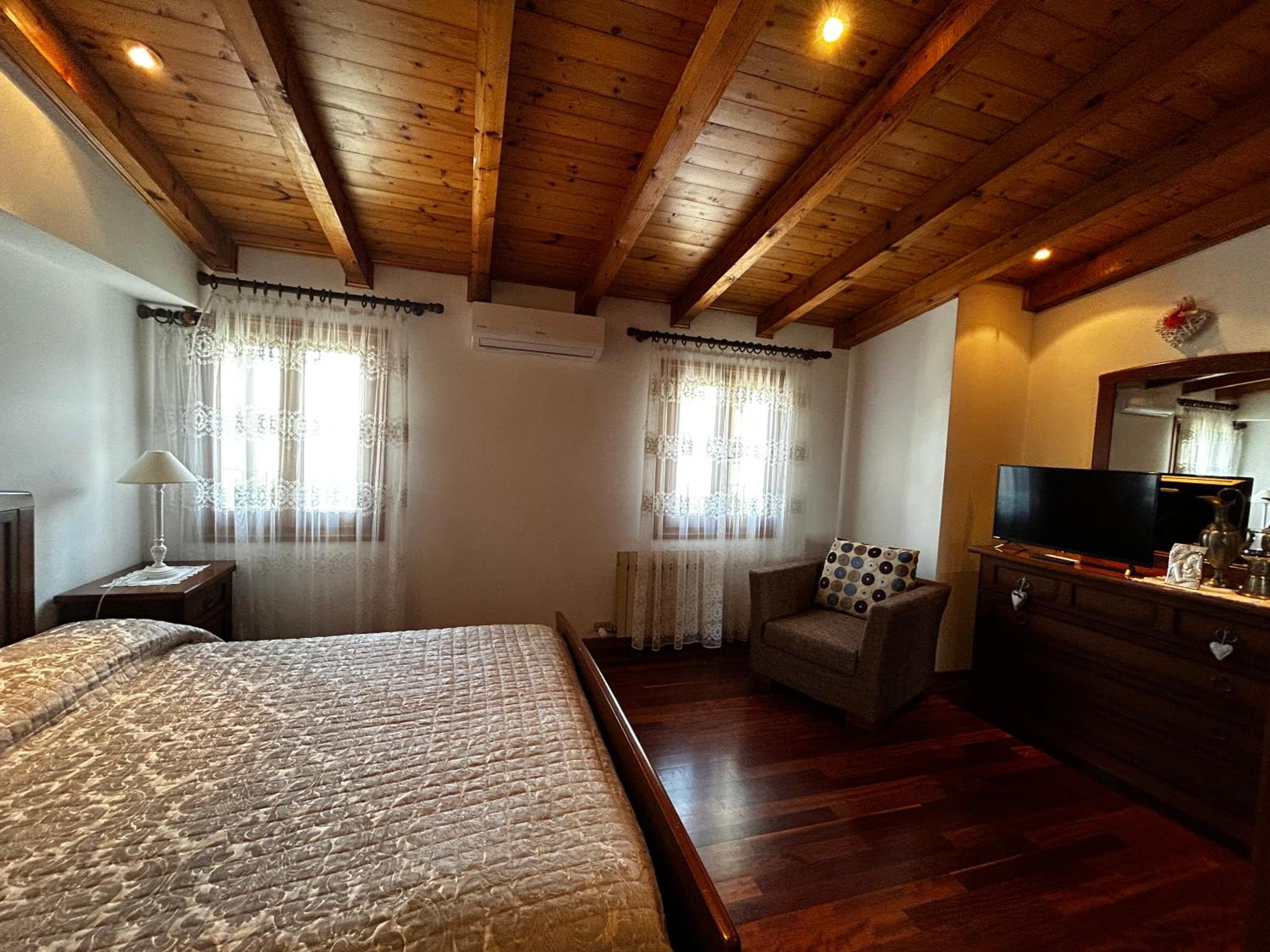 Large Double Room photo 1