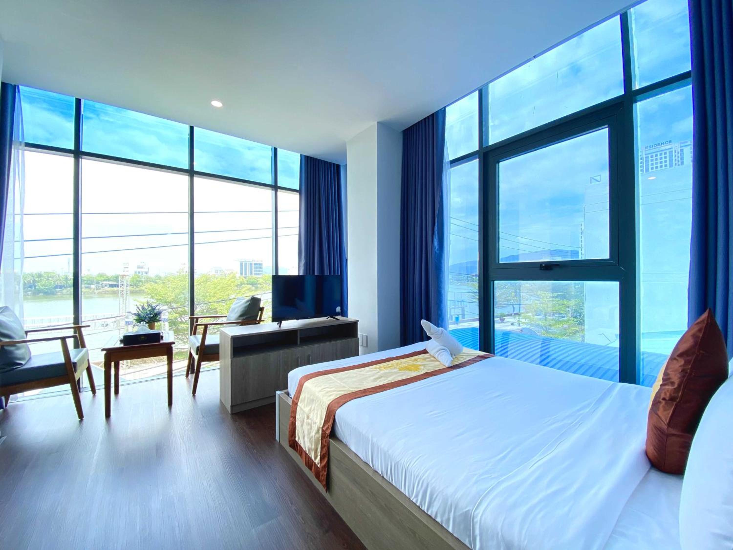 Twin Room with Lake View - Photo 4