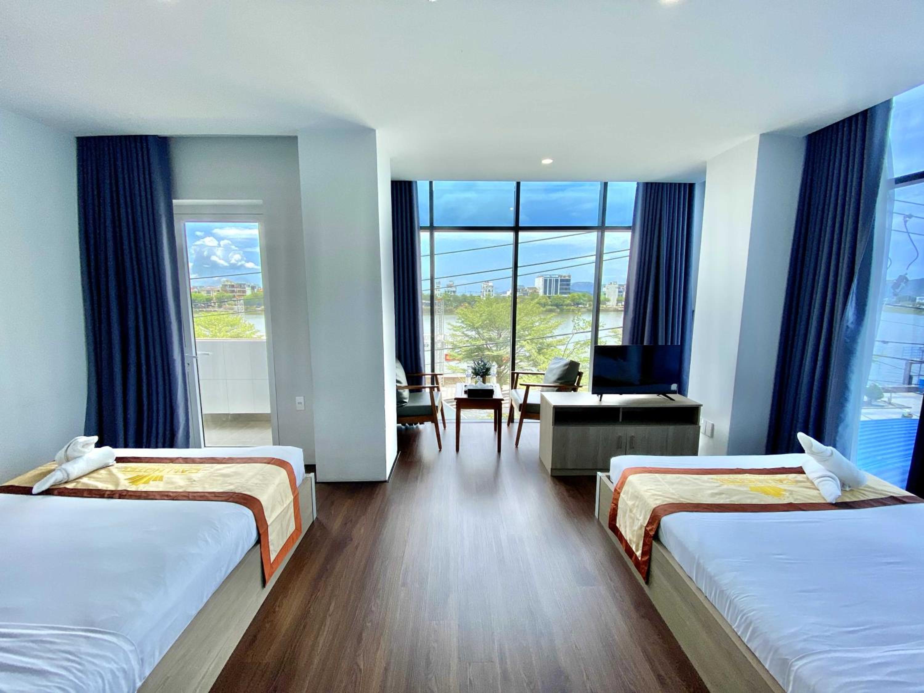Twin Room with Lake View - Photo 2