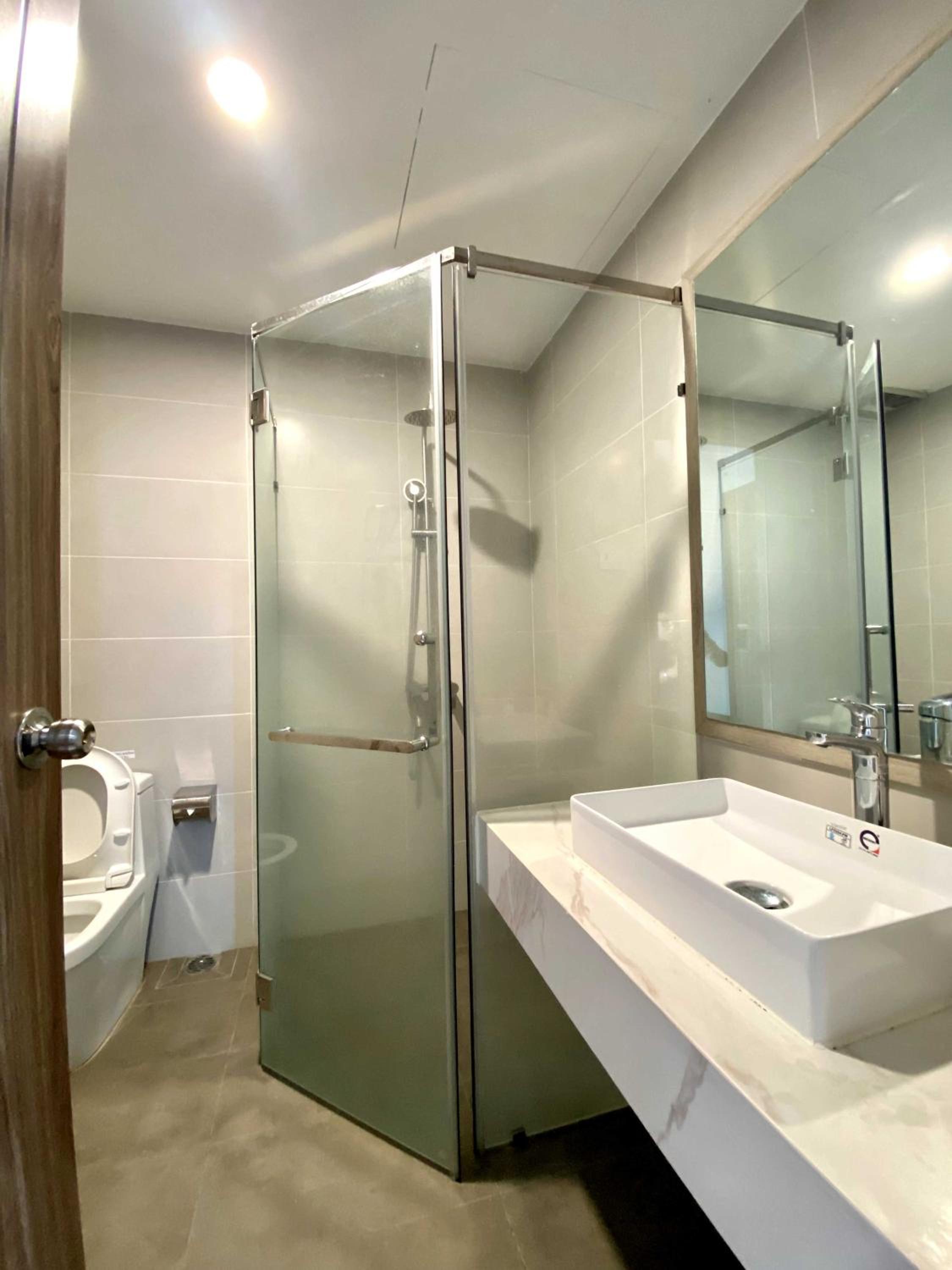Twin Room with Lake View - Photo 6