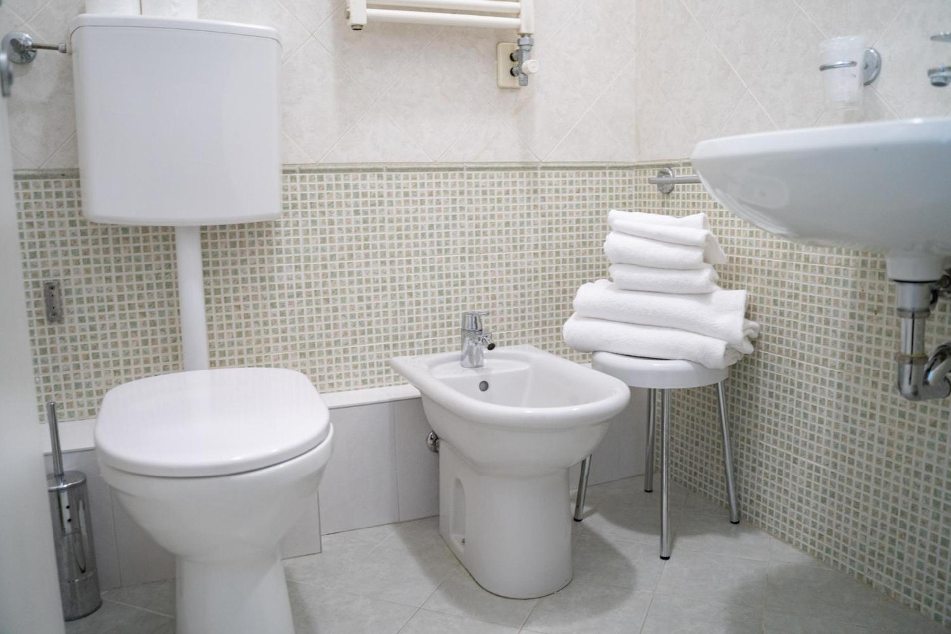 Double Room - Photo 11