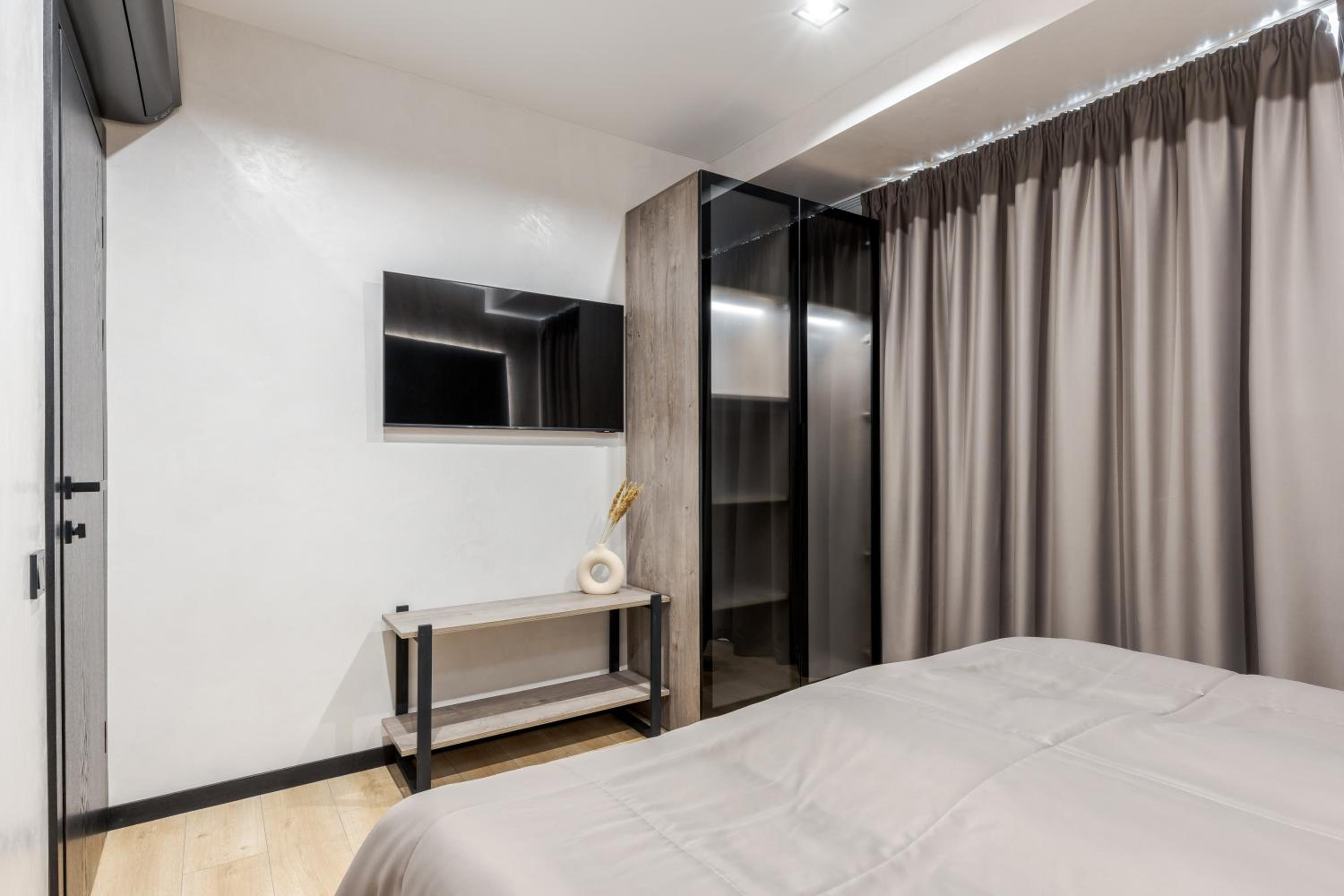 Two-Bedroom Apartment with Lake View