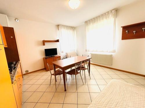 One-Bedroom Apartment with Sea View and Balcony