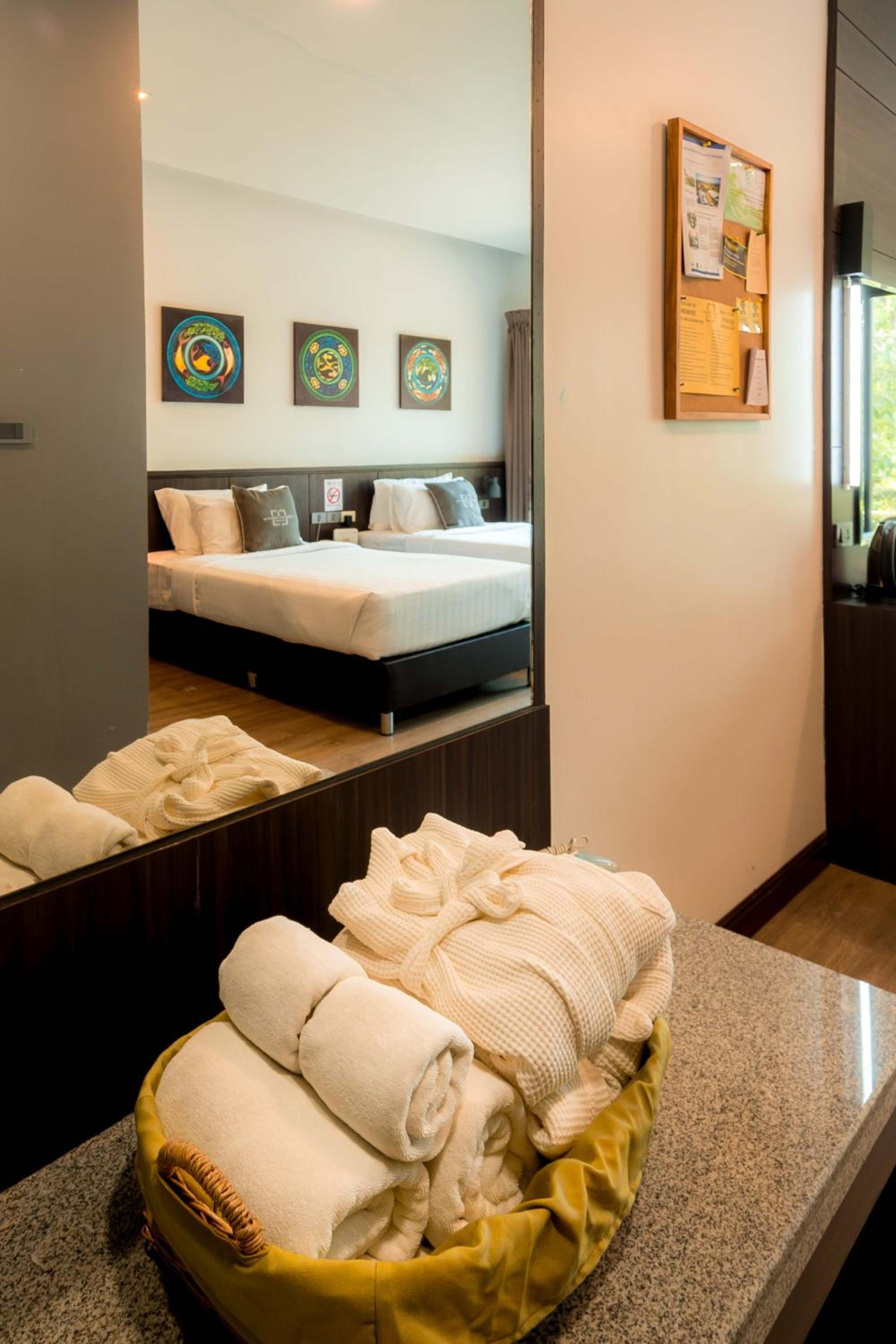 Standard Double or Twin Room - Photo 8