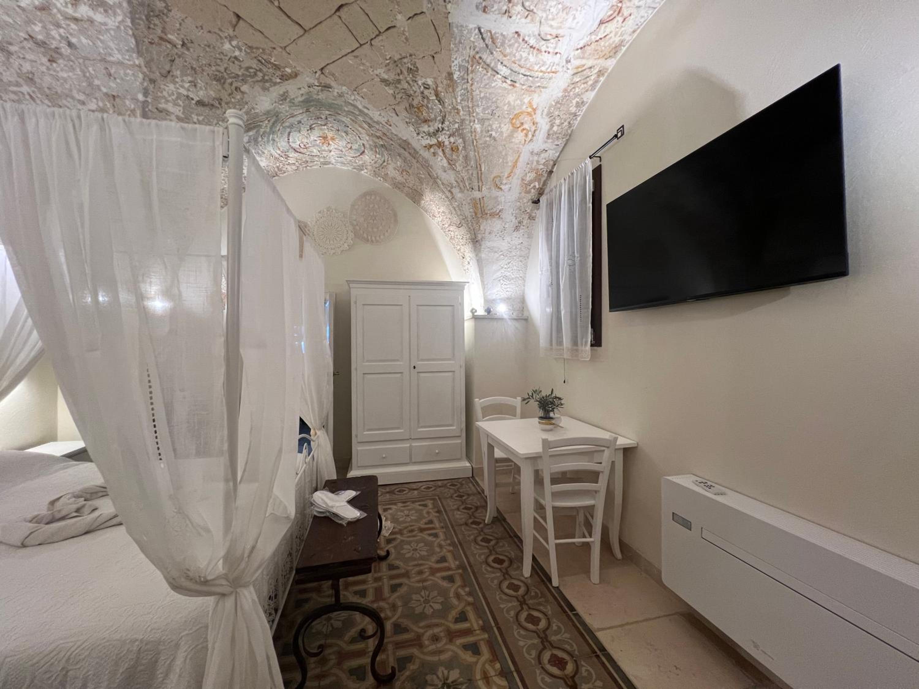 Double Room with Private Bathroom photo 2