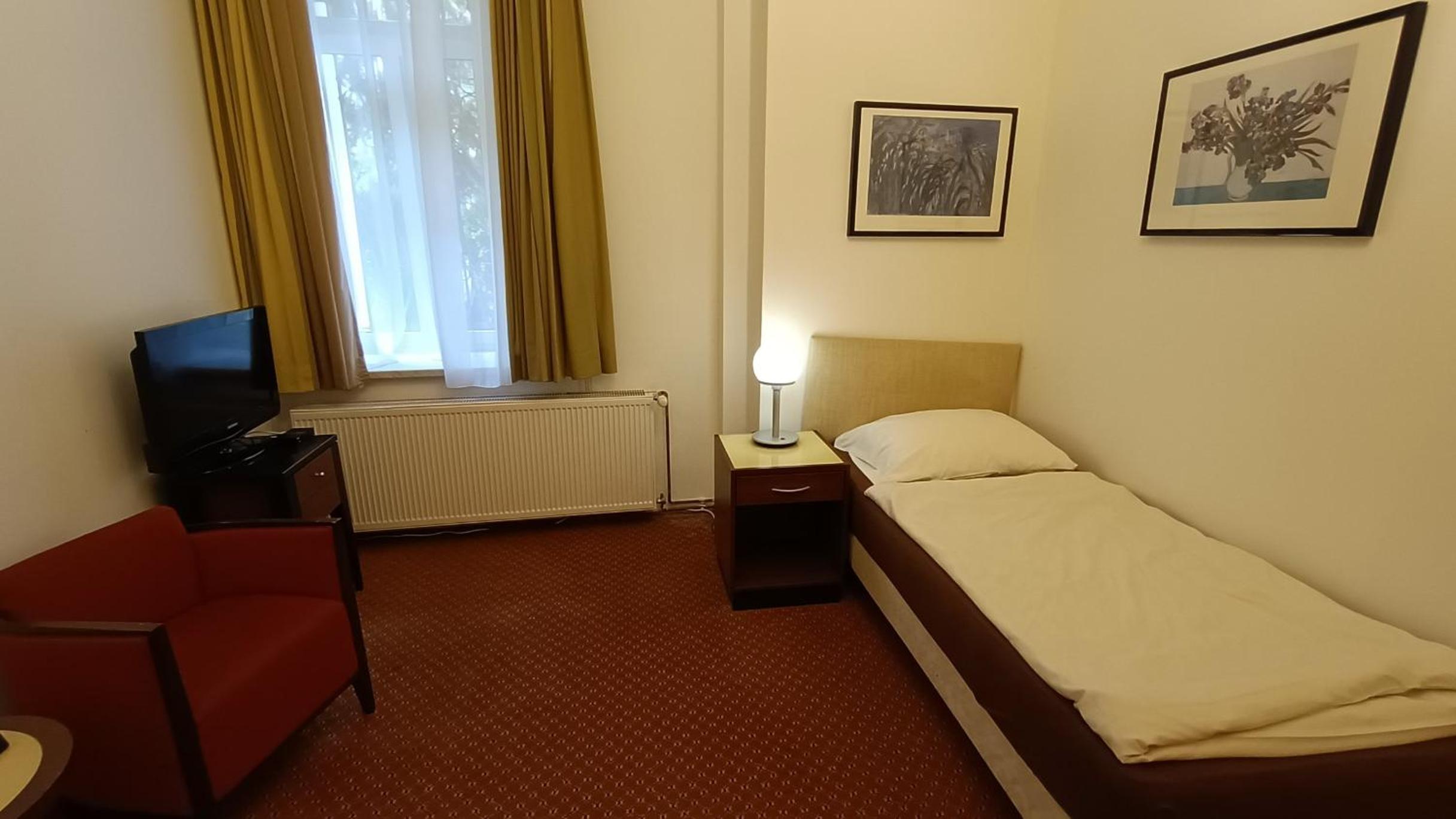 Single Room With Shared Bathroom photo 2