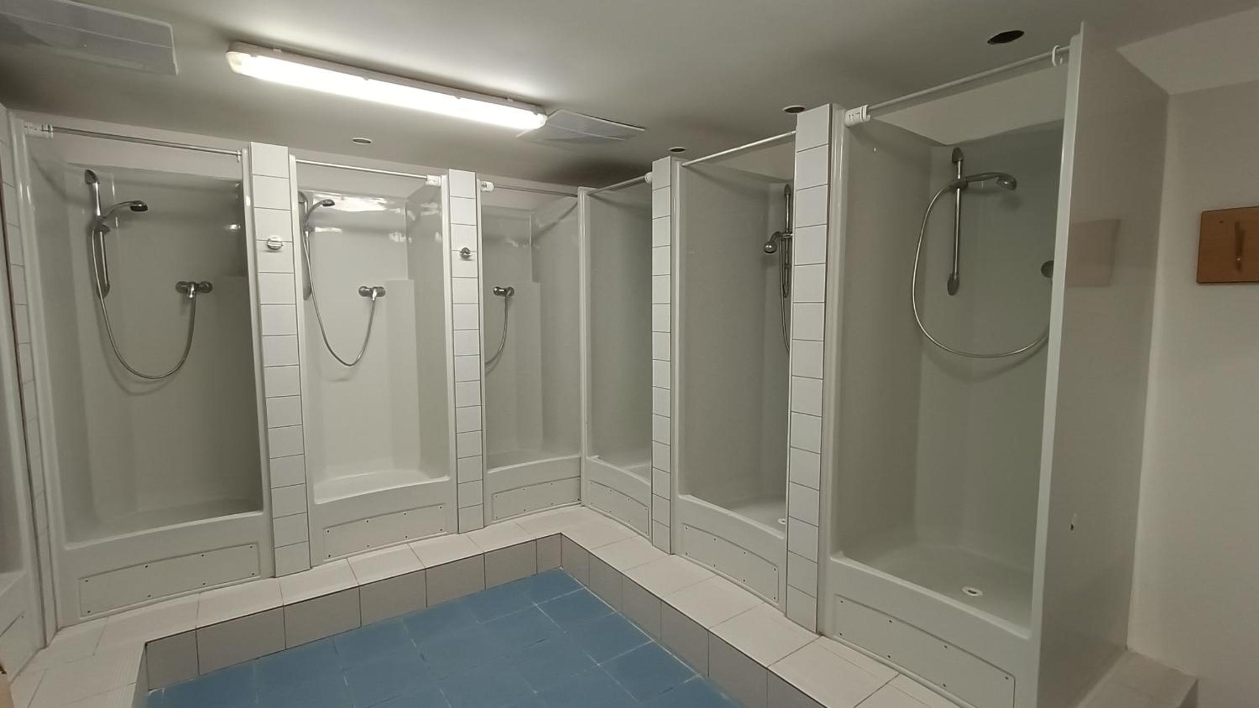 Basic Triple Room With Shared Bathroom photo 3