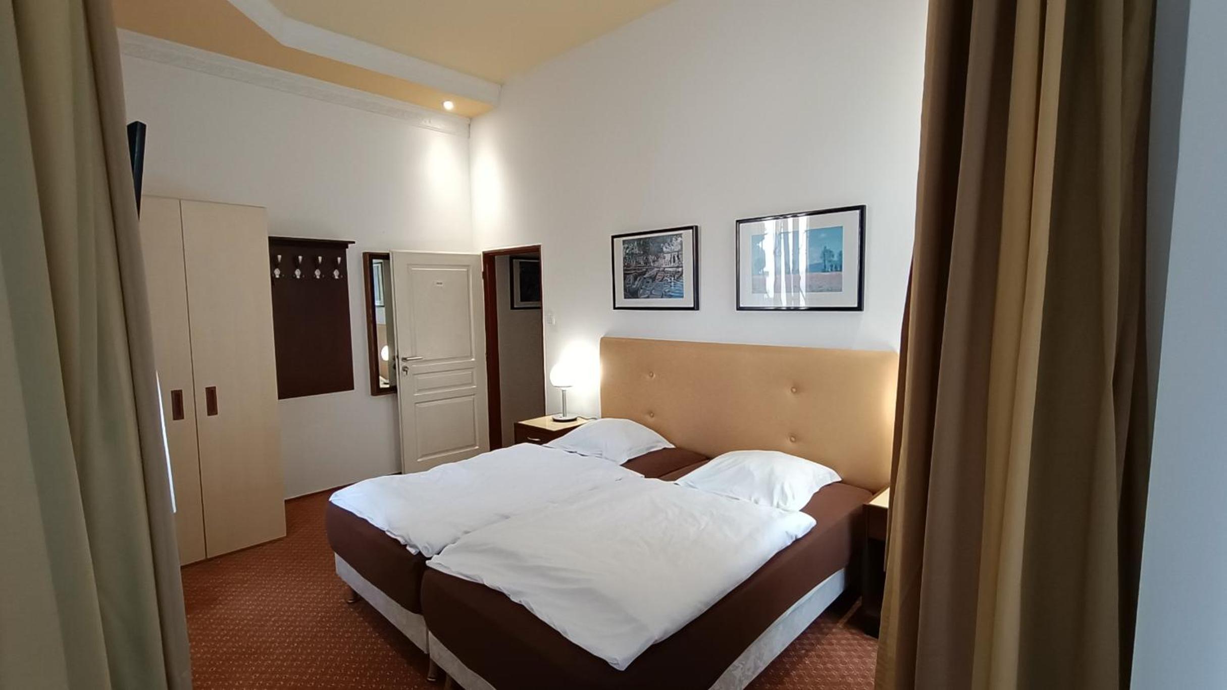 Standard Double Room With Shared Bathroom photo 1