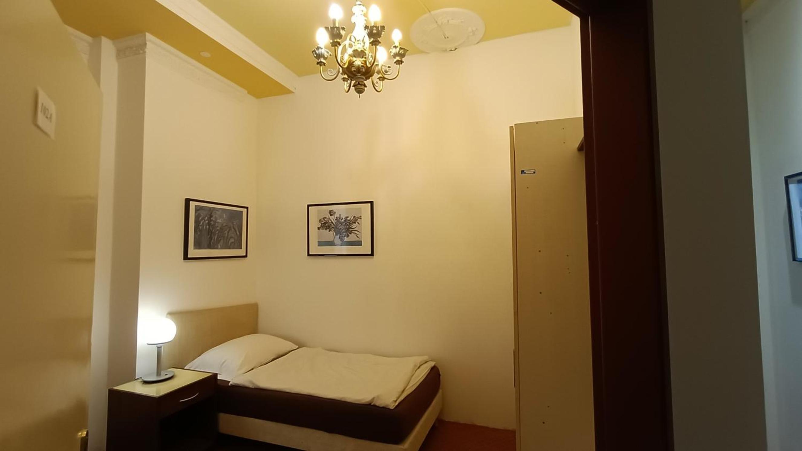 Single Room With Shared Bathroom photo 1