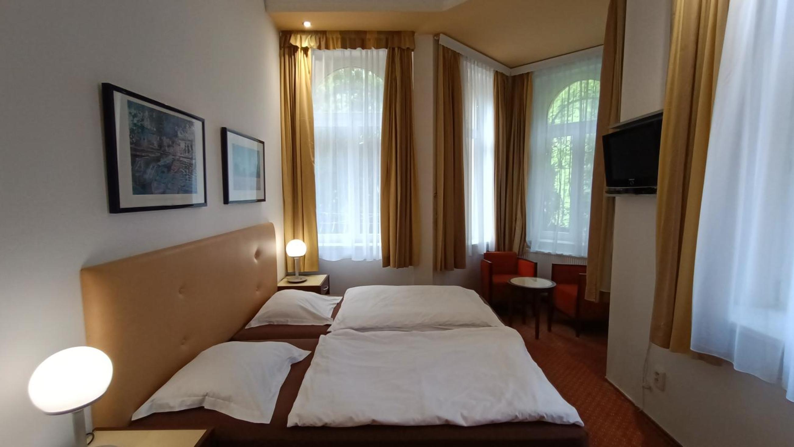 Standard Double Room With Shared Bathroom photo 3