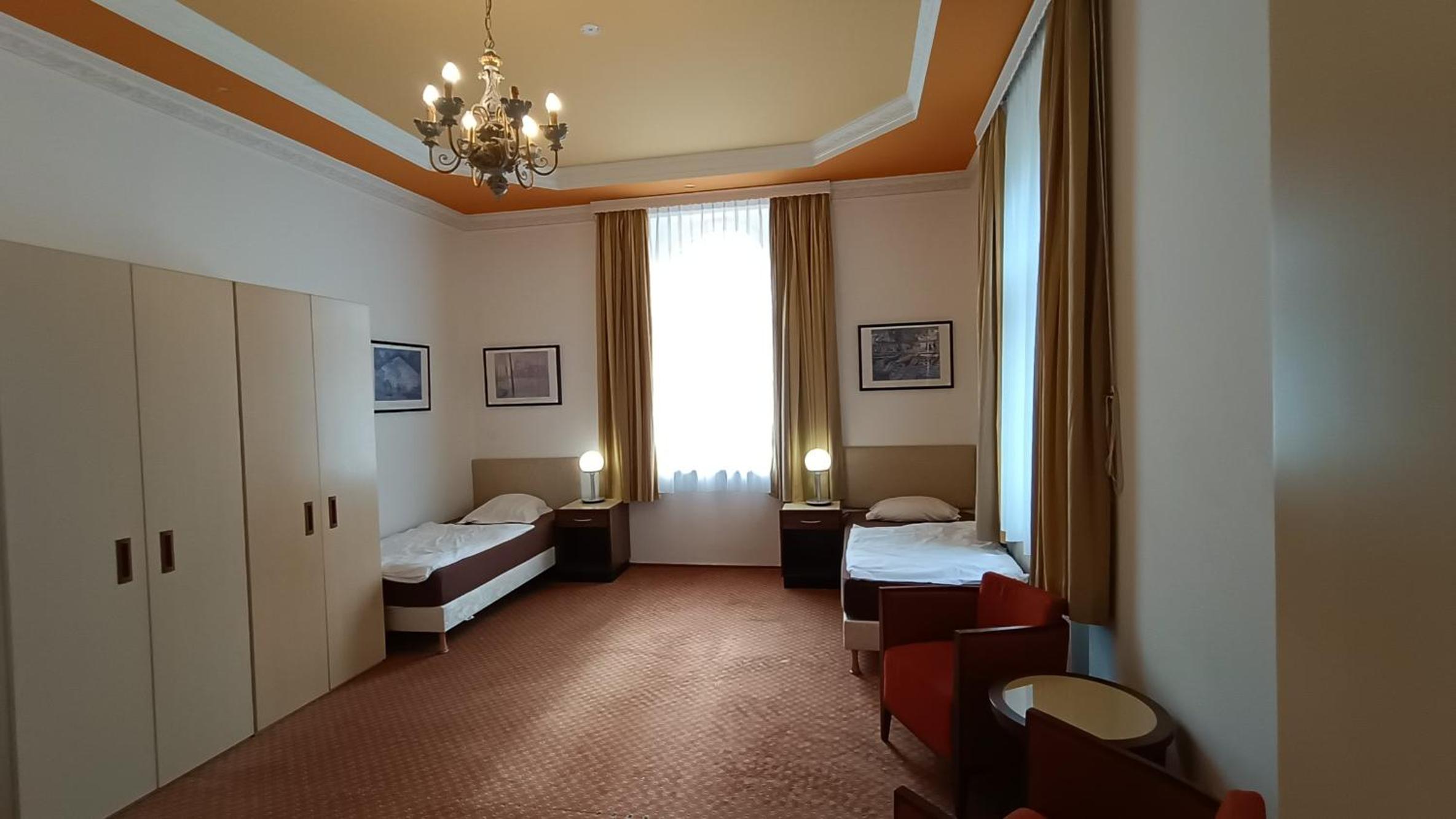 Basic Triple Room With Shared Bathroom photo 1