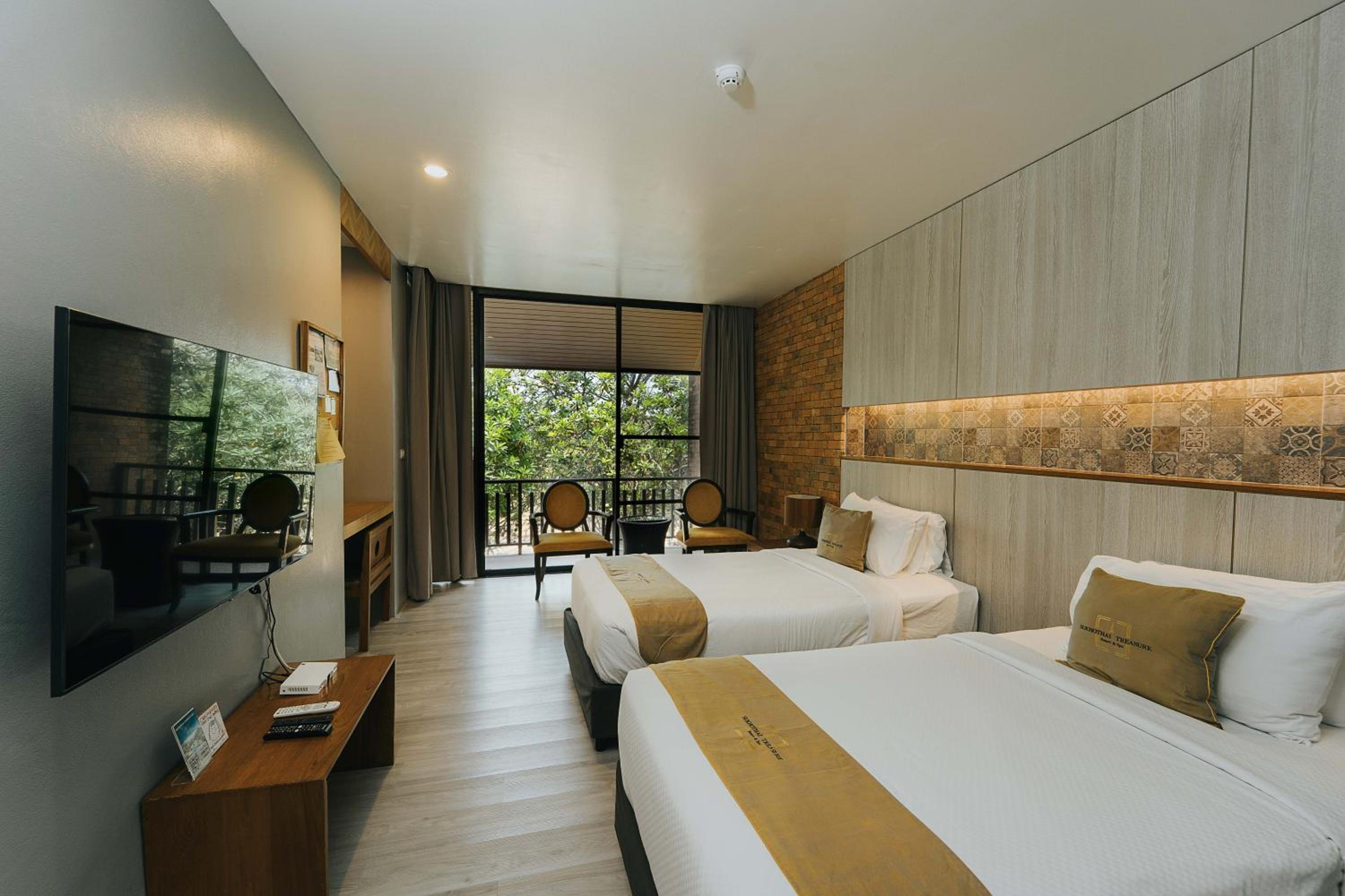 Deluxe Room - Photo 6