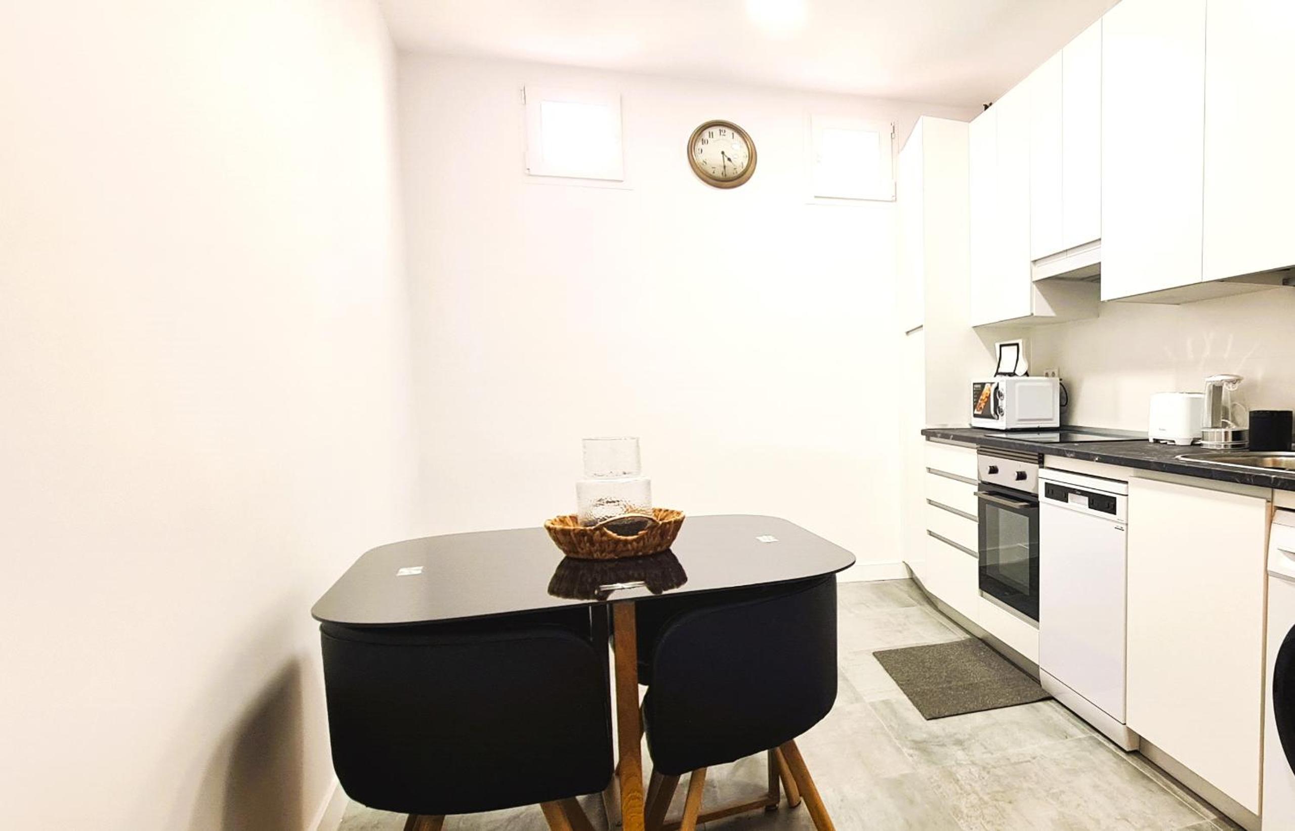 Three-bedroom apartment with balcony photo 2