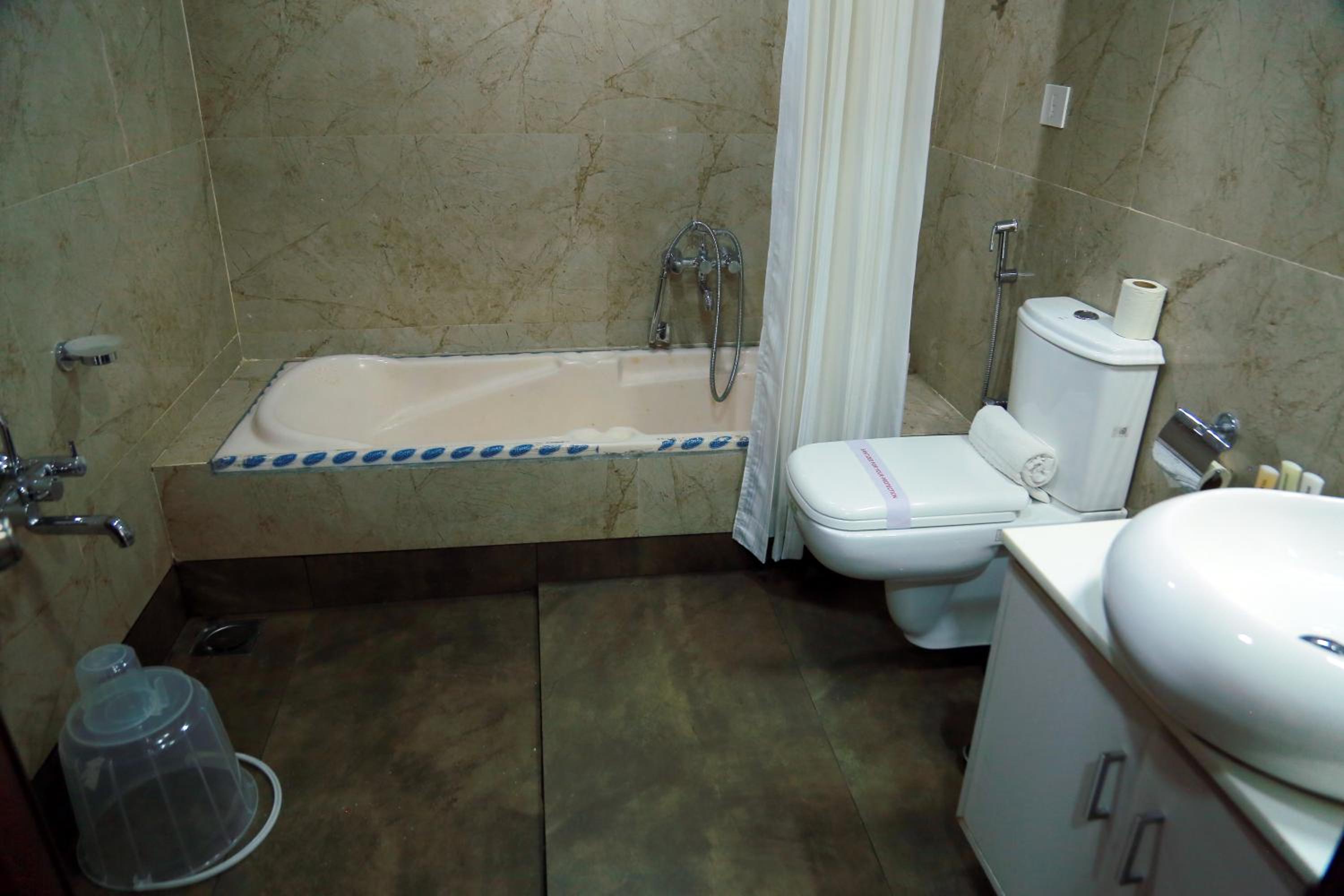 Suite with Hot Tub photo 3