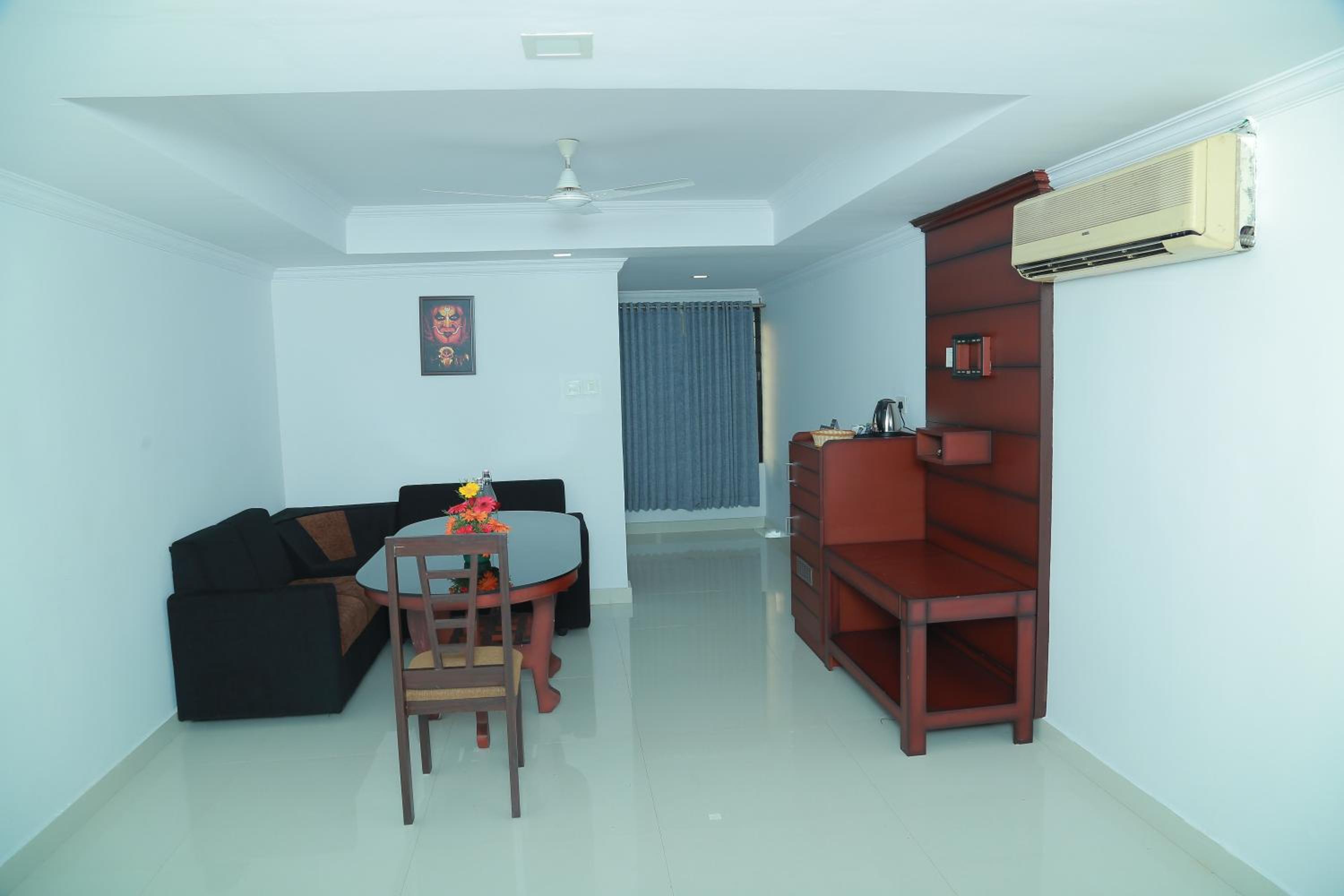 Superior King Suite photo 3