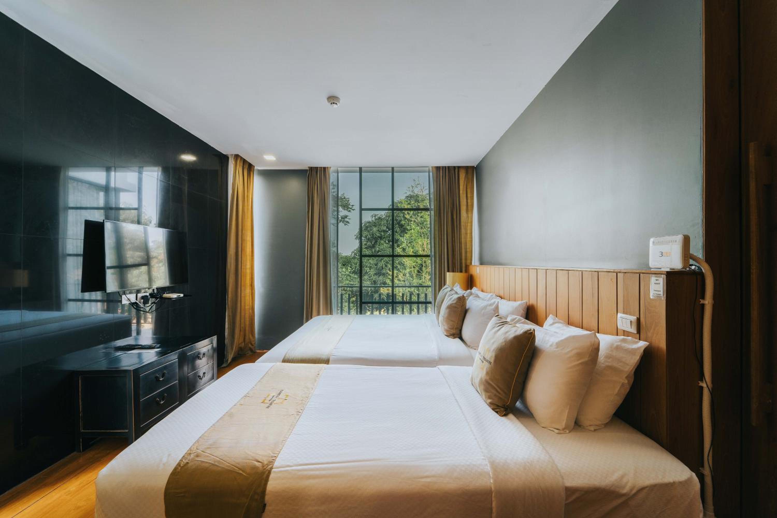 One Bedroom Family Suite photo 3