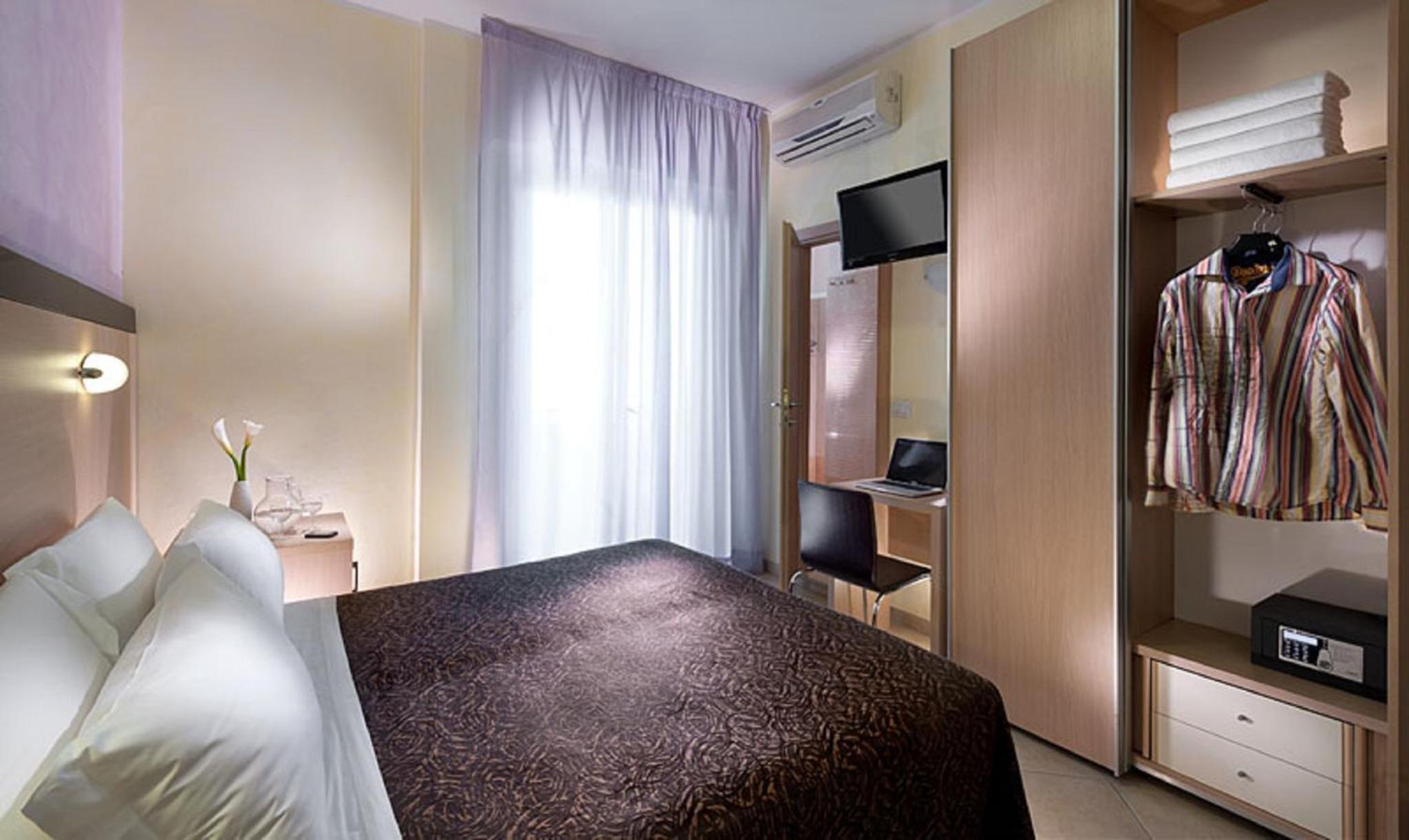 Double or Twin Room - Photo 13