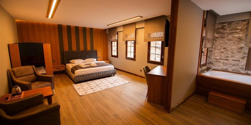 Deluxe Family Room