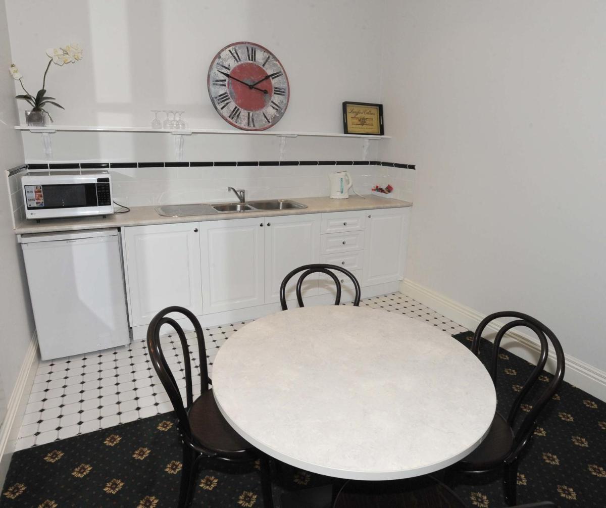 Deluxe King Suite photo 3