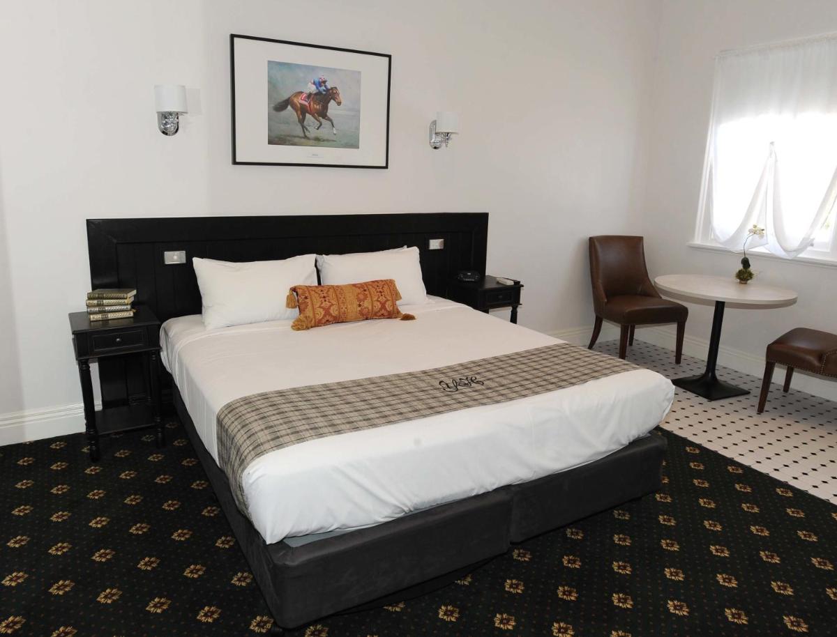 King Suite with Bath photo 1