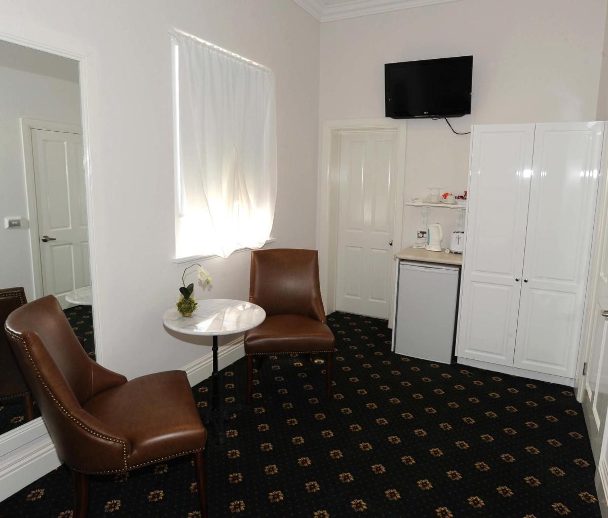 Double Room with Private Bathroom photo 3