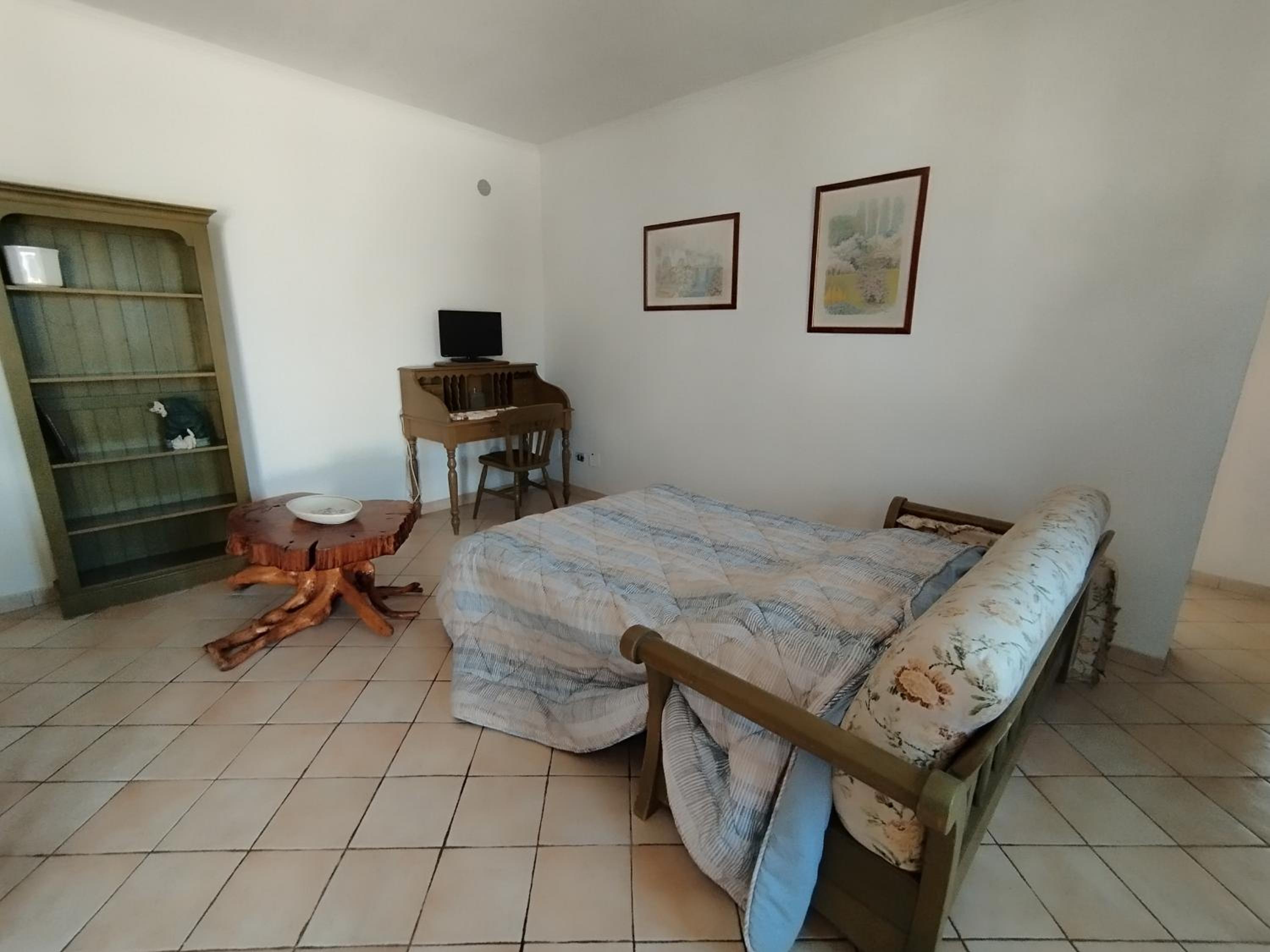 One-Bedroom House photo 2