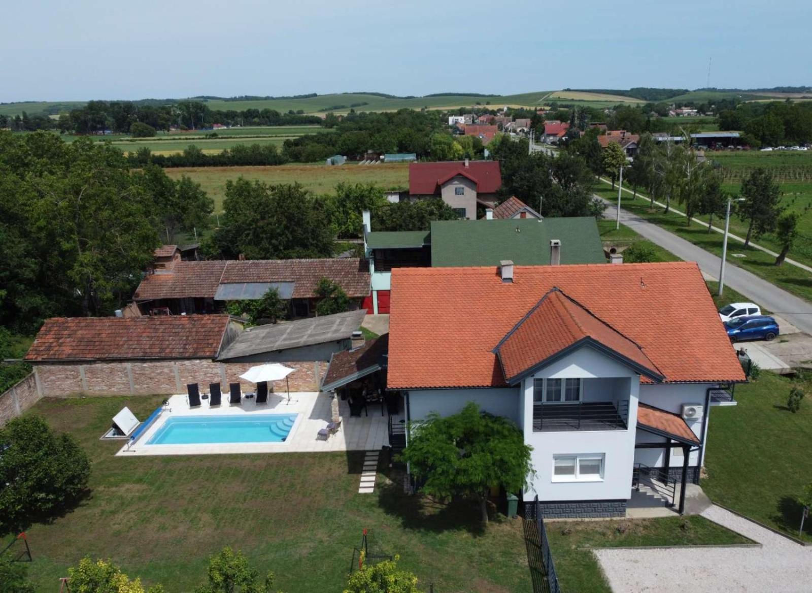 Villa photo 2