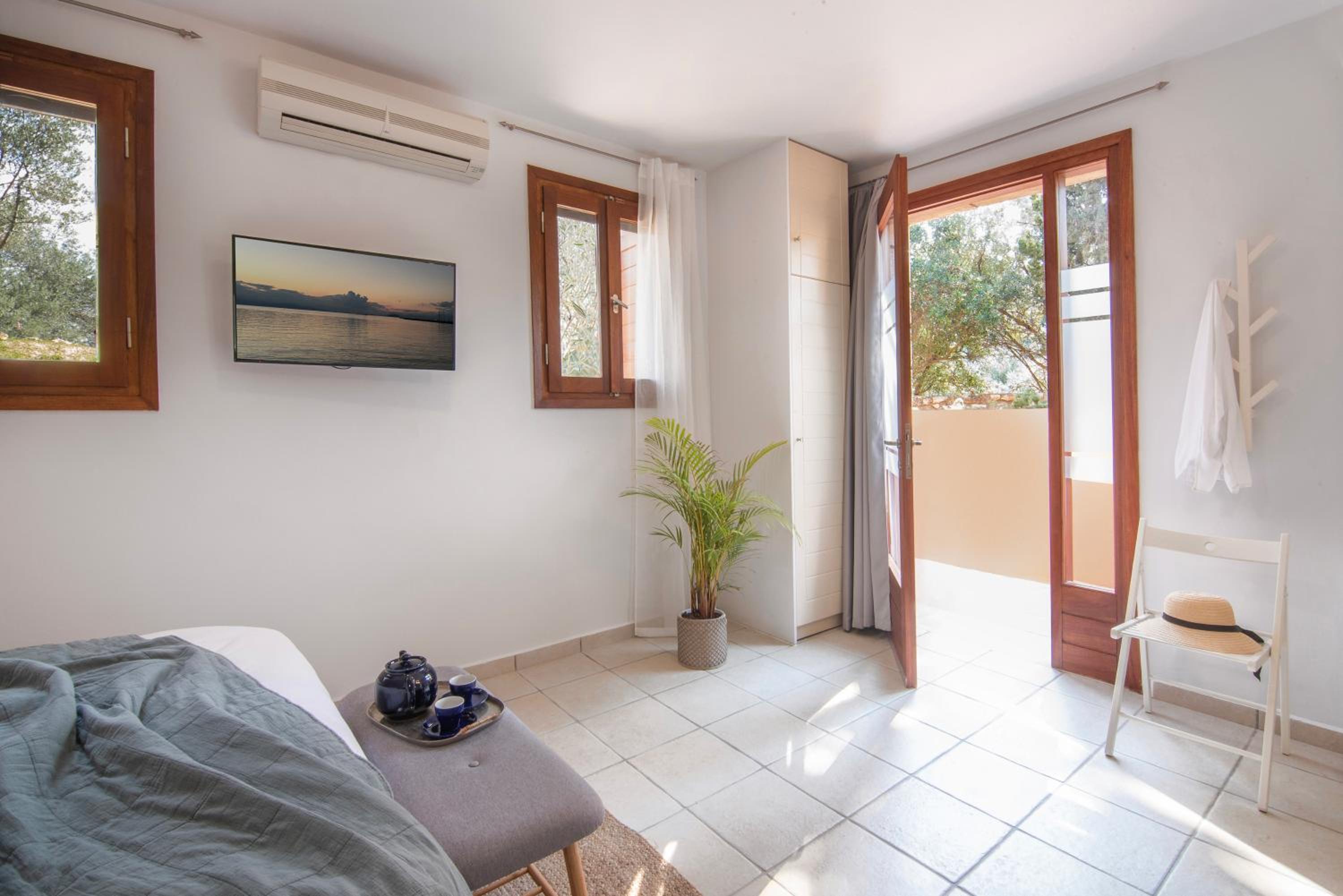 Cozy Garden View Suite
