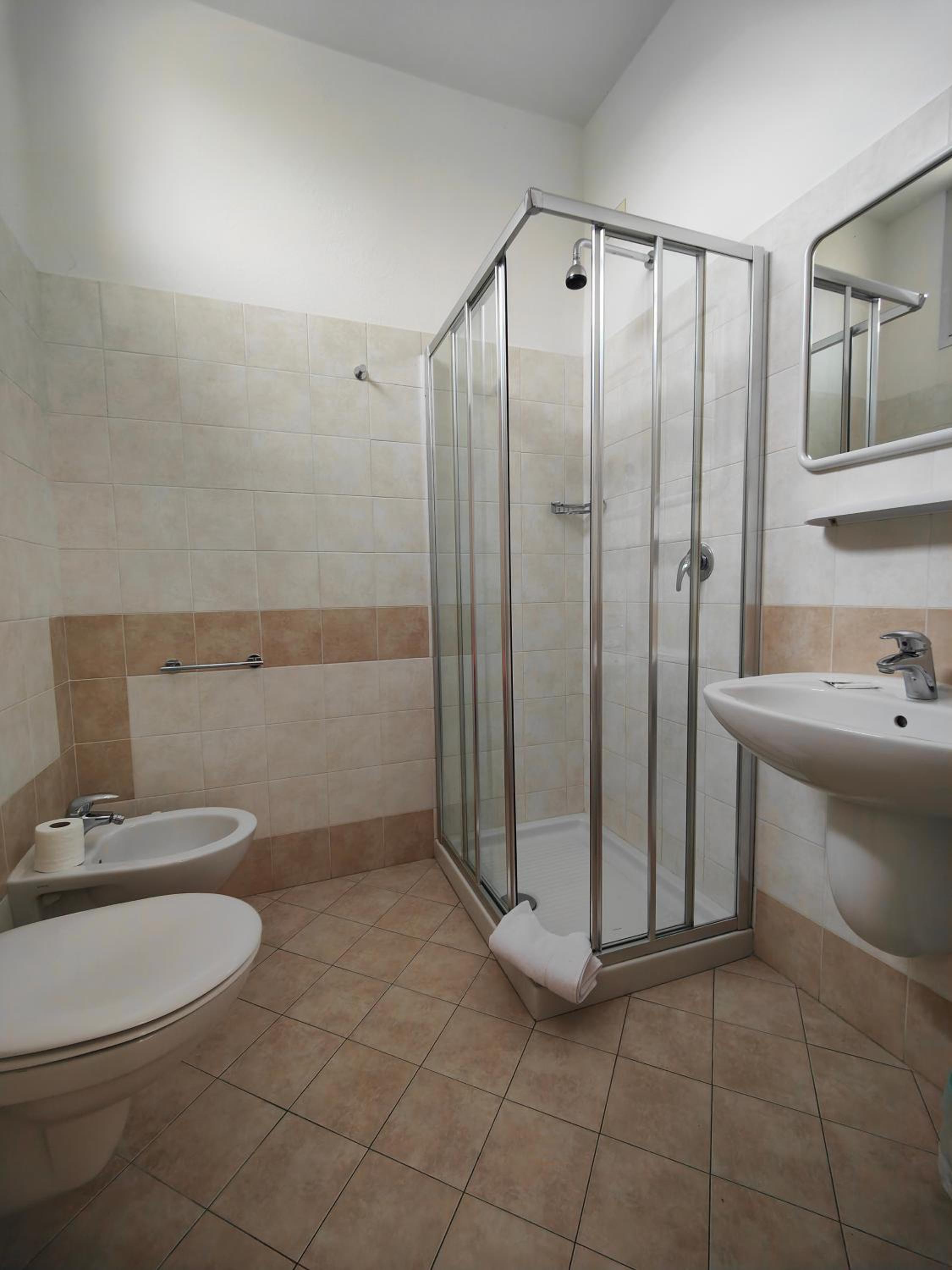 Budget Double Room - Photo 2
