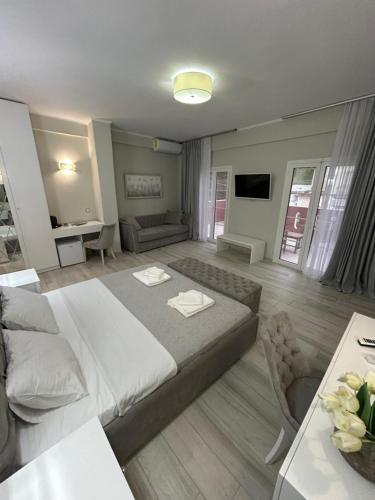 Deluxe Double Room with Bath