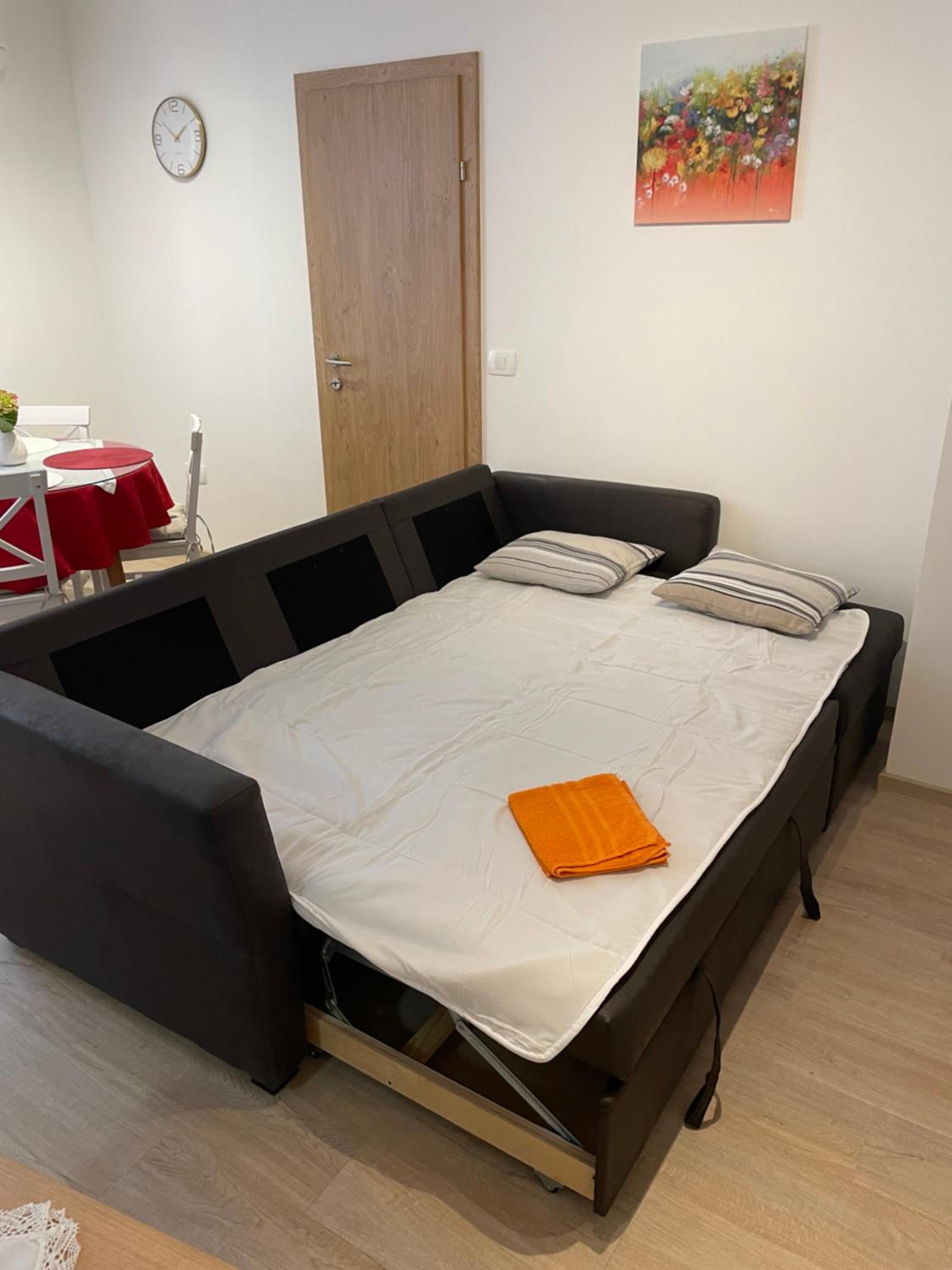 One-Bedroom Apartment photo 2