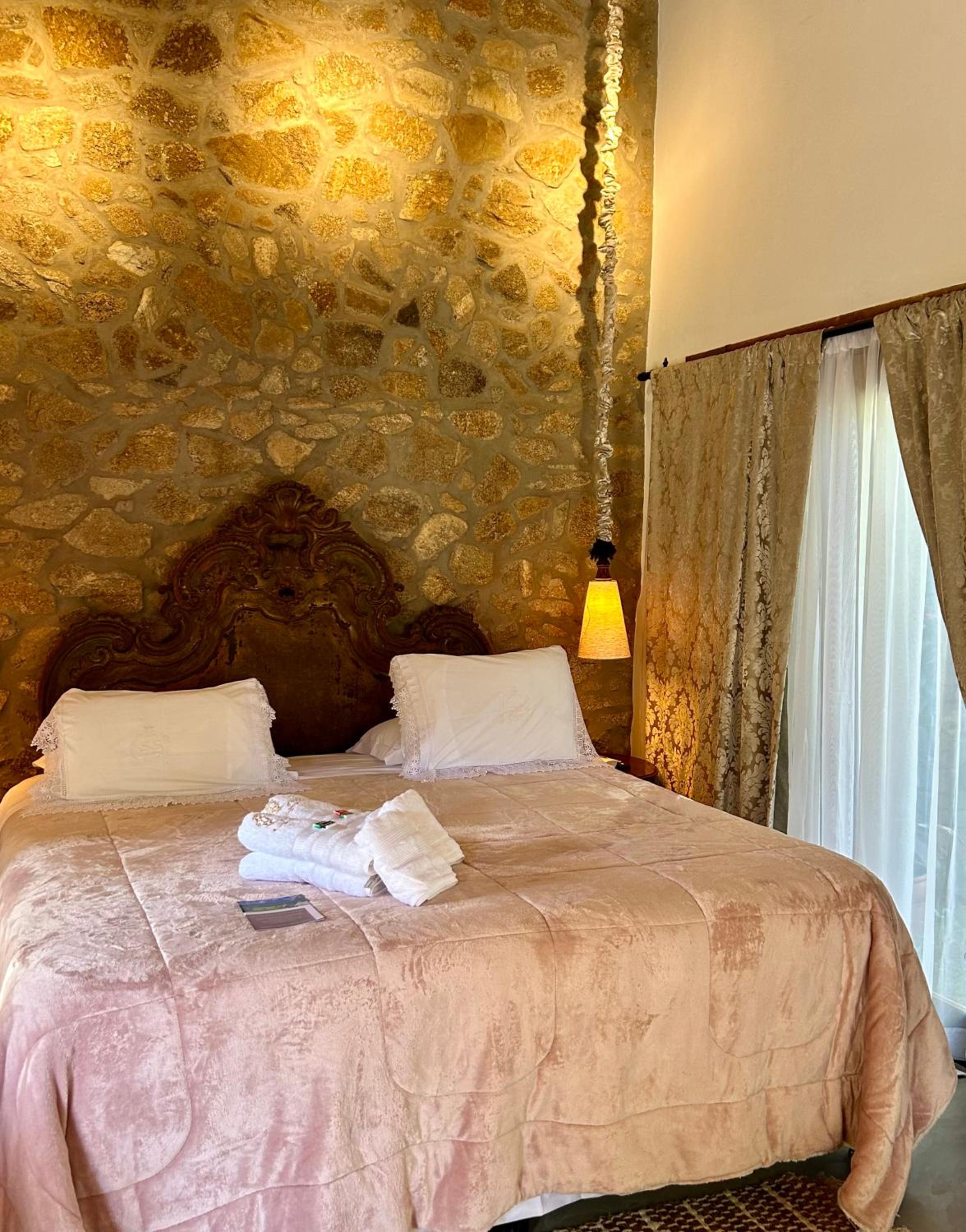 King Suite with Spa Bath - Photo 5