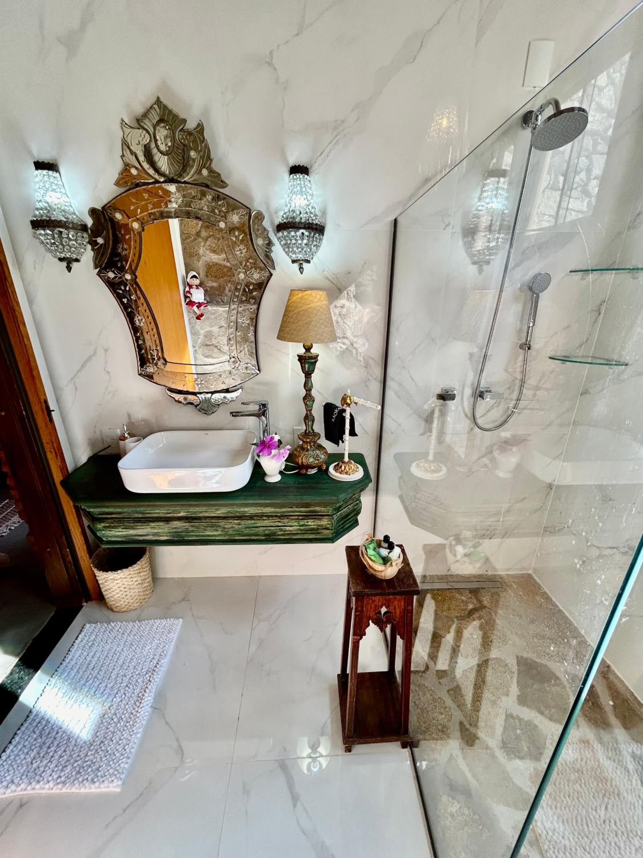 King Suite with Spa Bath - Photo 4